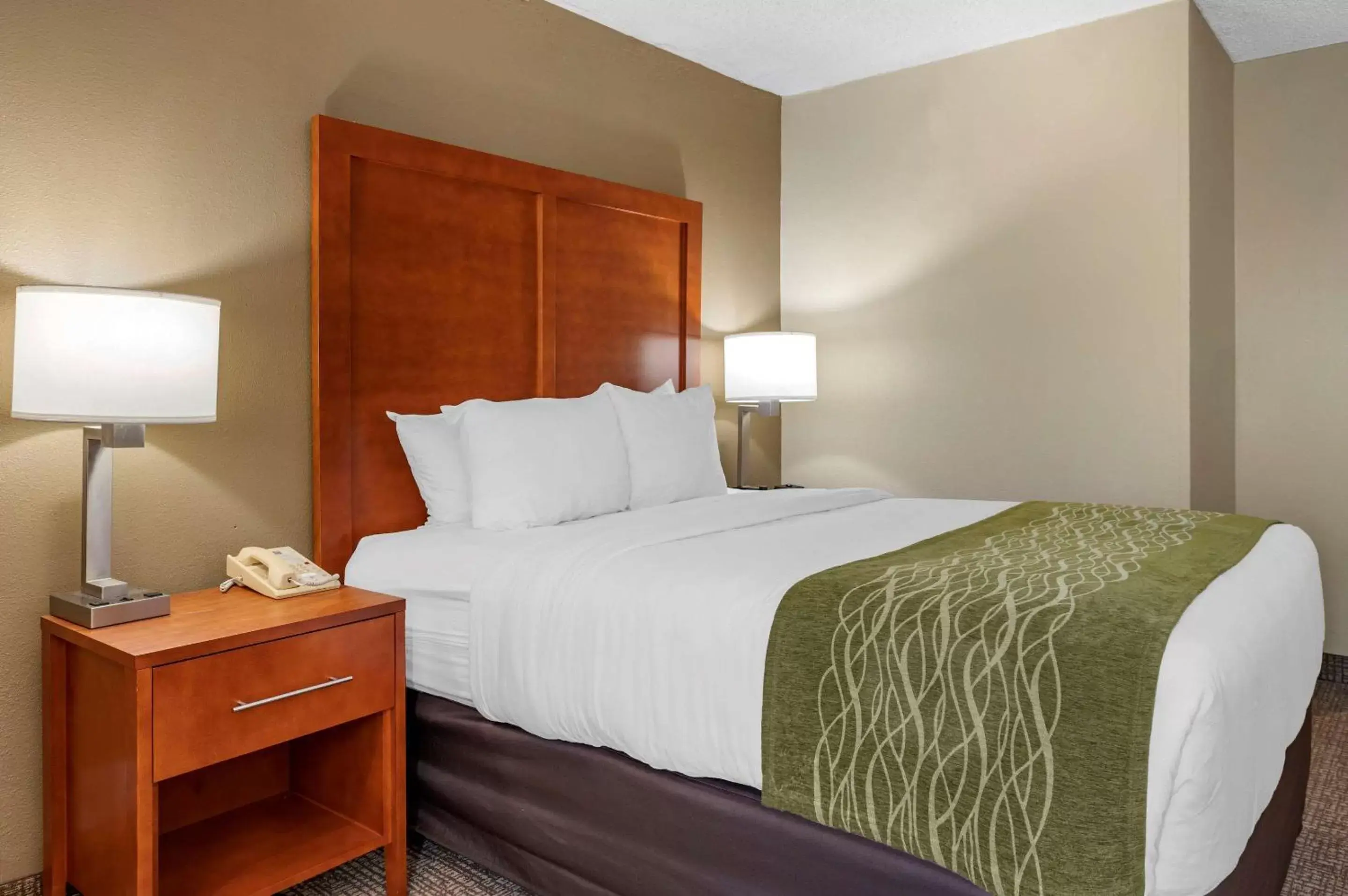 Photo of the whole room, Bed in Comfort Inn Oxford - University Area Photo of the whole room, Bed in Comfort Inn Oxford - University Area