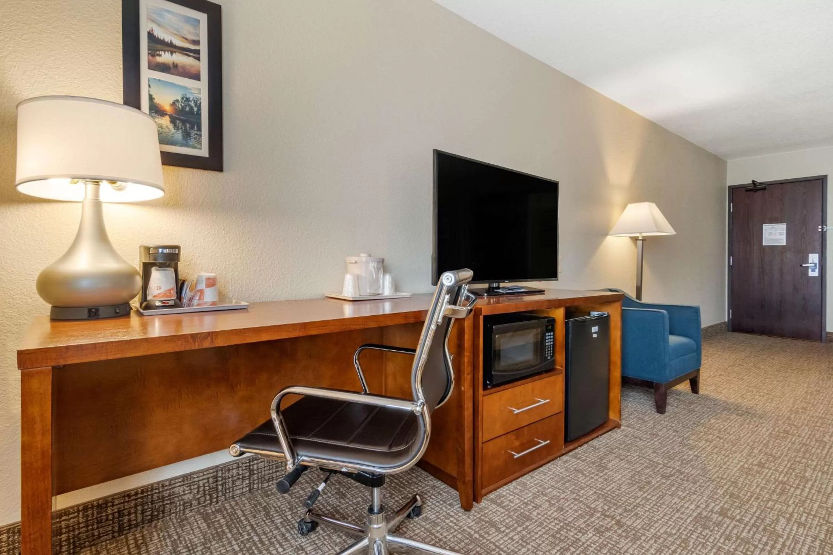 Photo of the whole room in Comfort Inn & Suites South Hill I-85