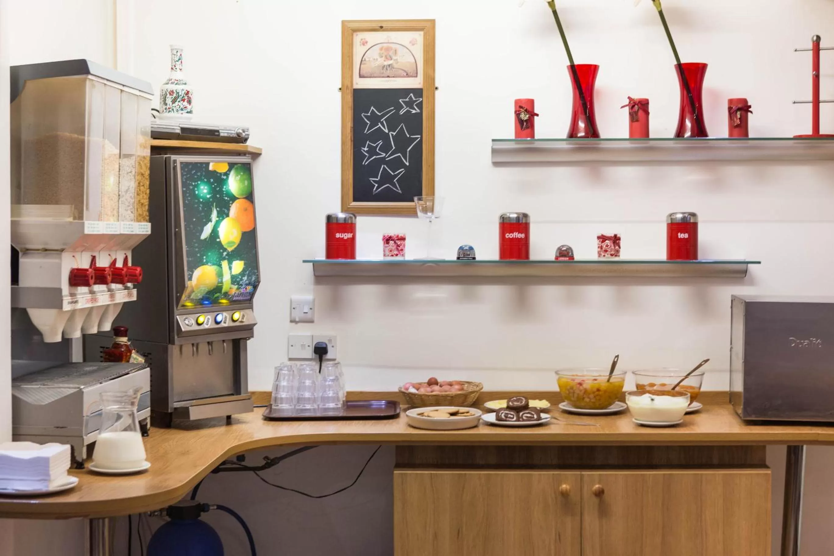 Coffee/tea facilities in Shakespeare Hotel