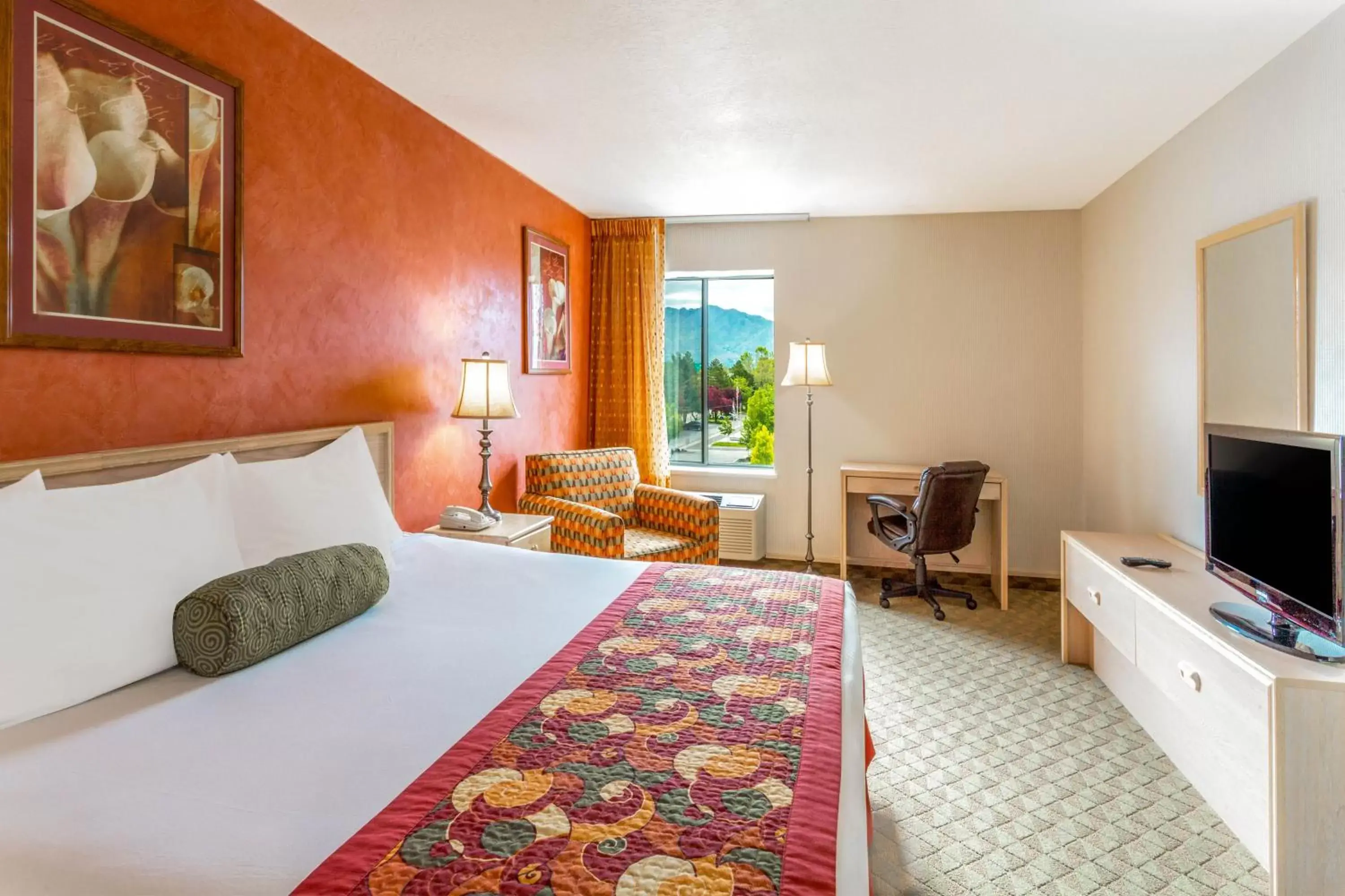 Bedroom, Bed in Ramada by Wyndham Salt Lake City