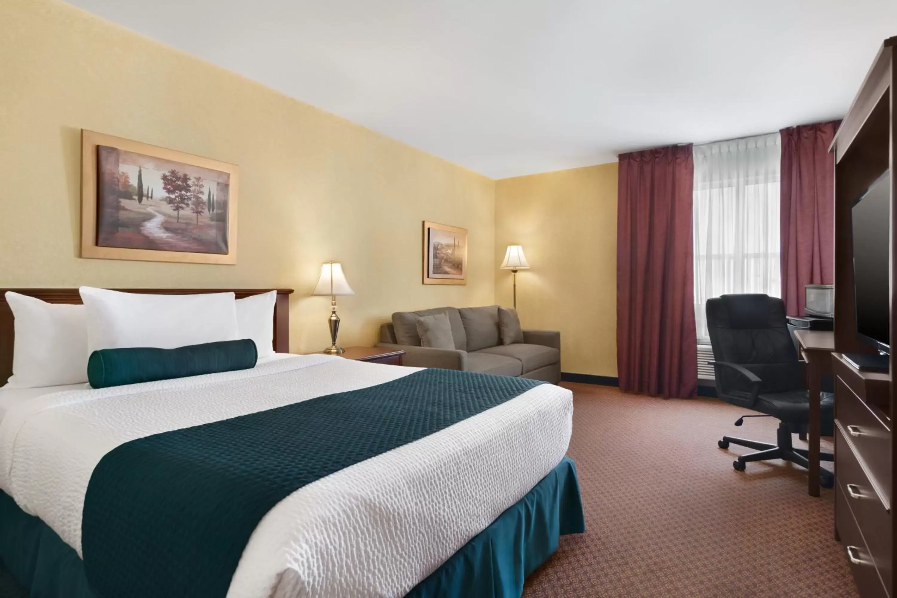 Bedroom, Bed in Hotel Days Inn Blainville & Centre de Conférence