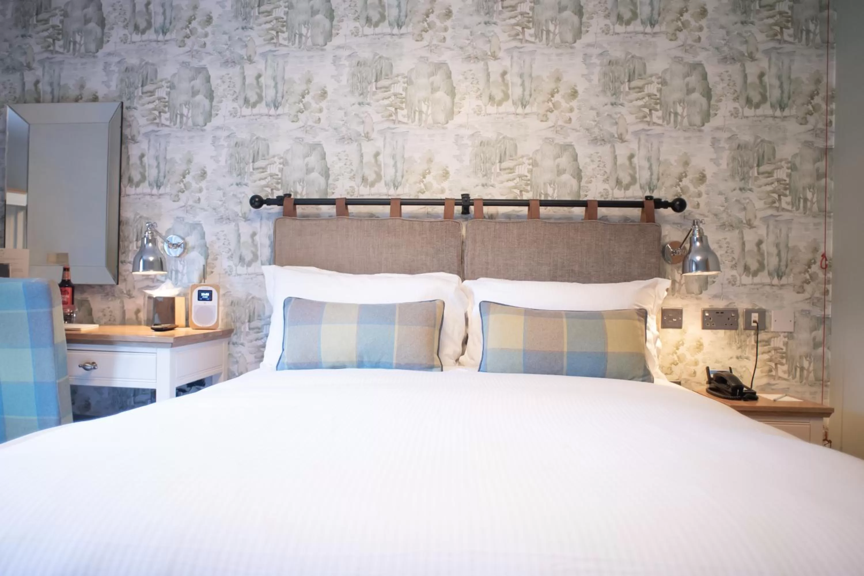 Bed in Cromwell Arms Country Pub with Rooms