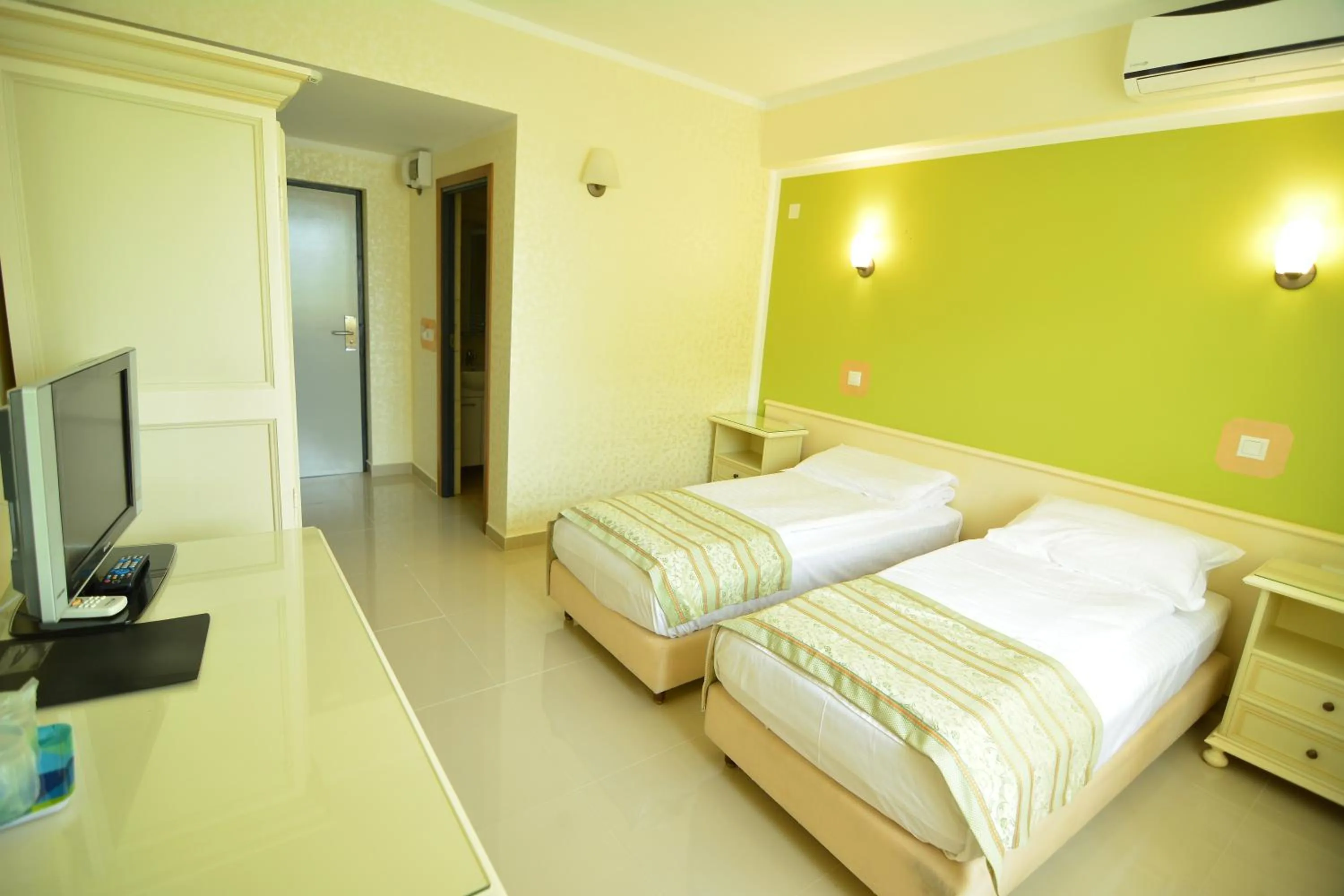 Photo of the whole room, Bed in Hotel Seneca