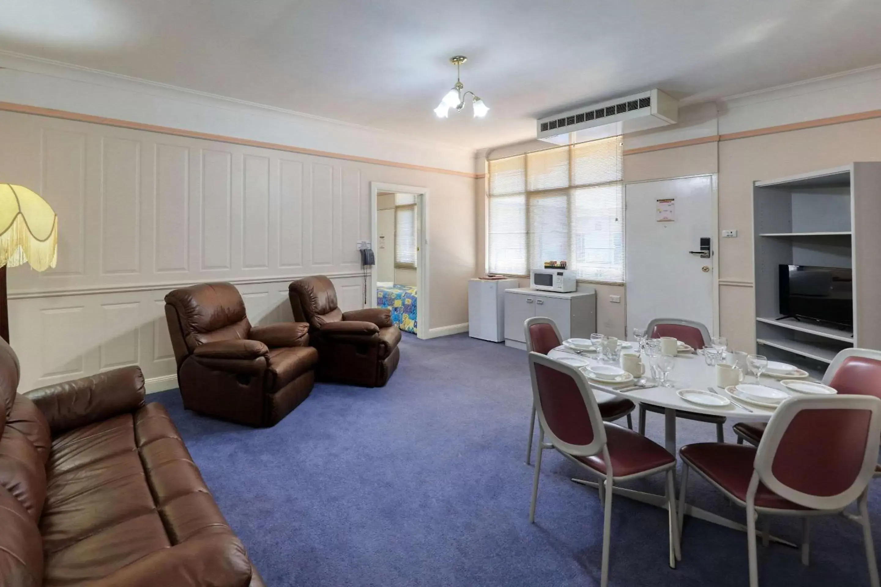 Bedroom, Dining Area in Comfort Inn Crystal Broken Hill