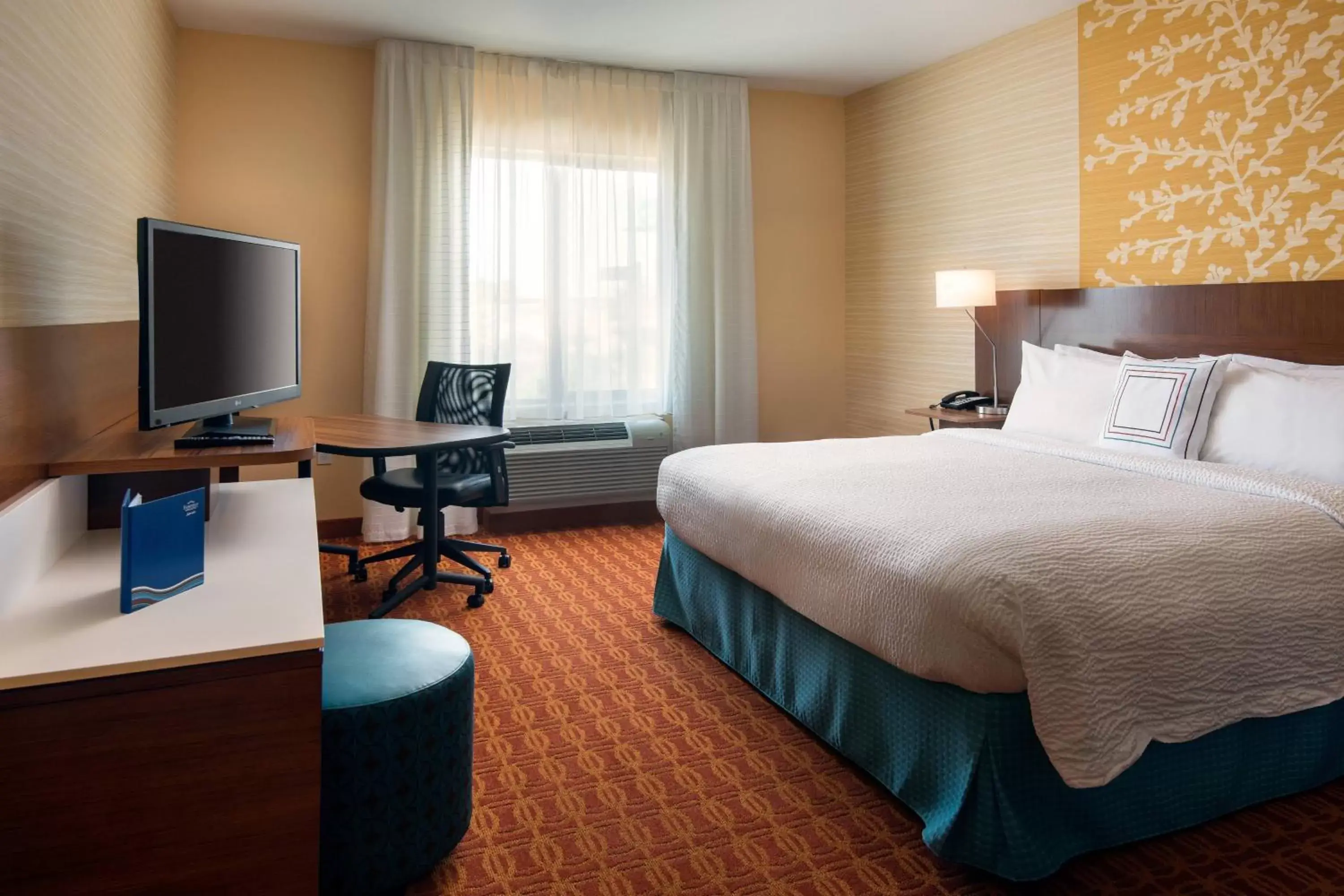 Photo of the whole room, Bed in Fairfield Inn & Suites by Marriott Tustin Orange County