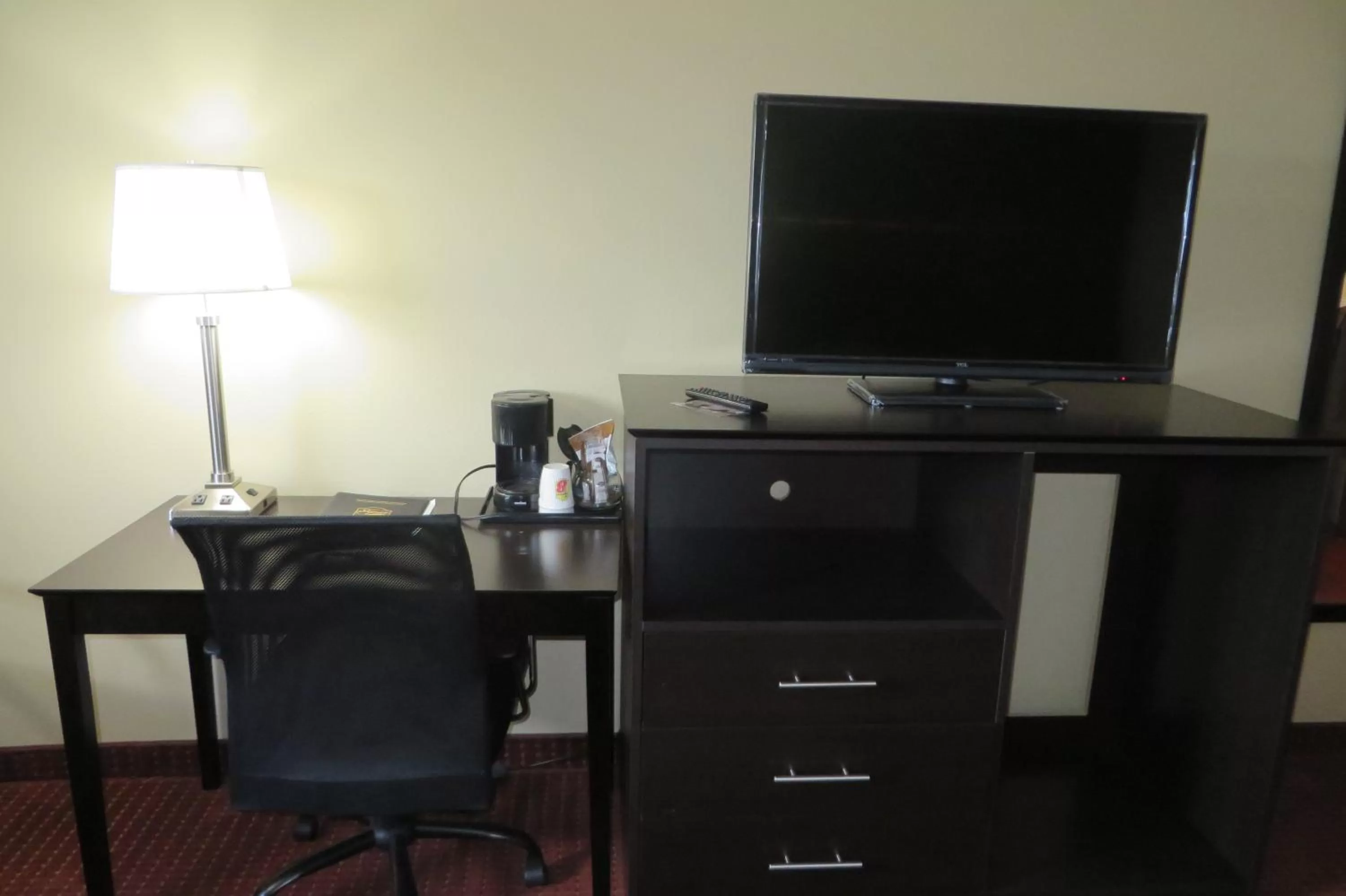 Decorative detail in Super 8 by Wyndham Grinnell IA