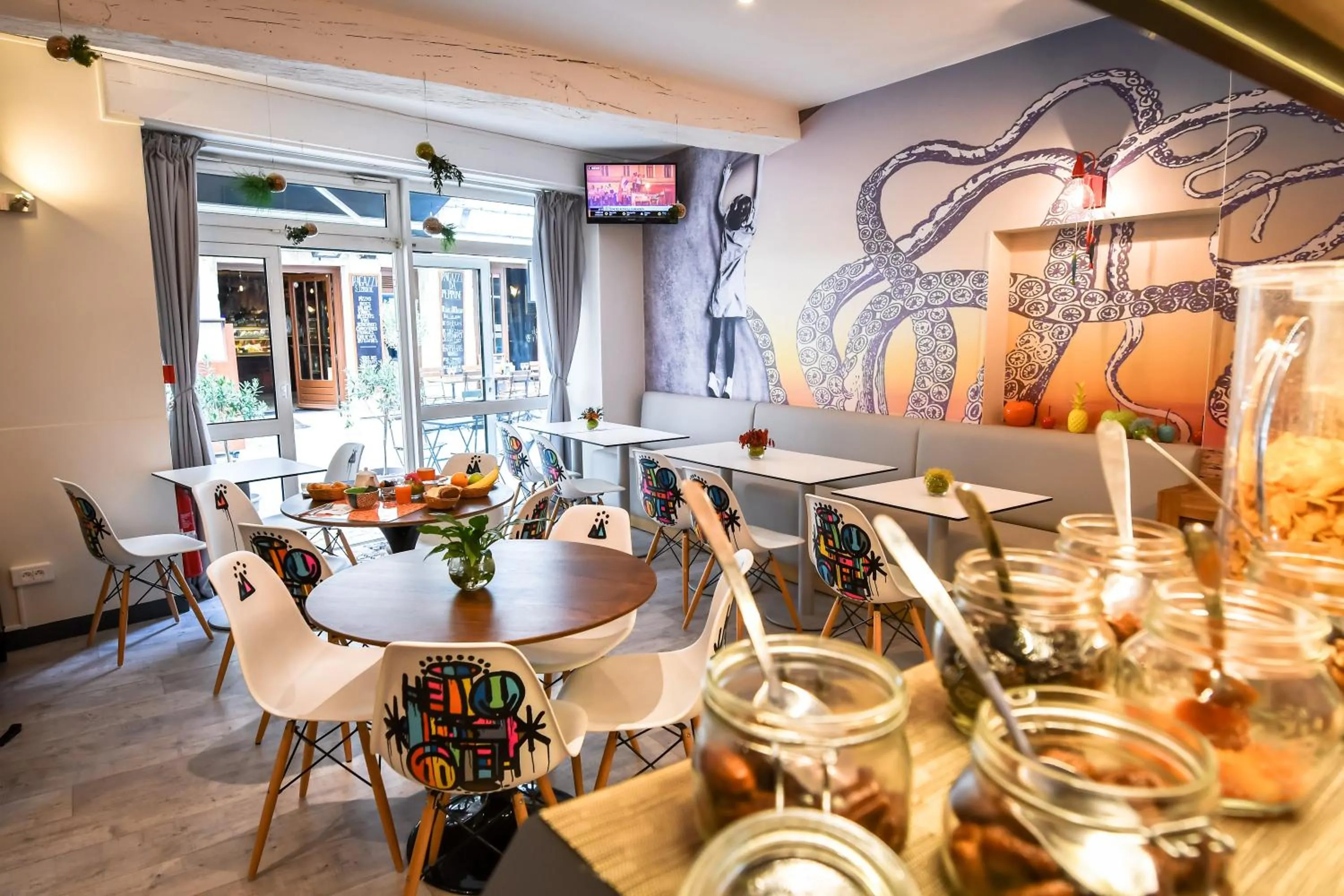 Breakfast in Hôtel Le Bord'O Vieux Port