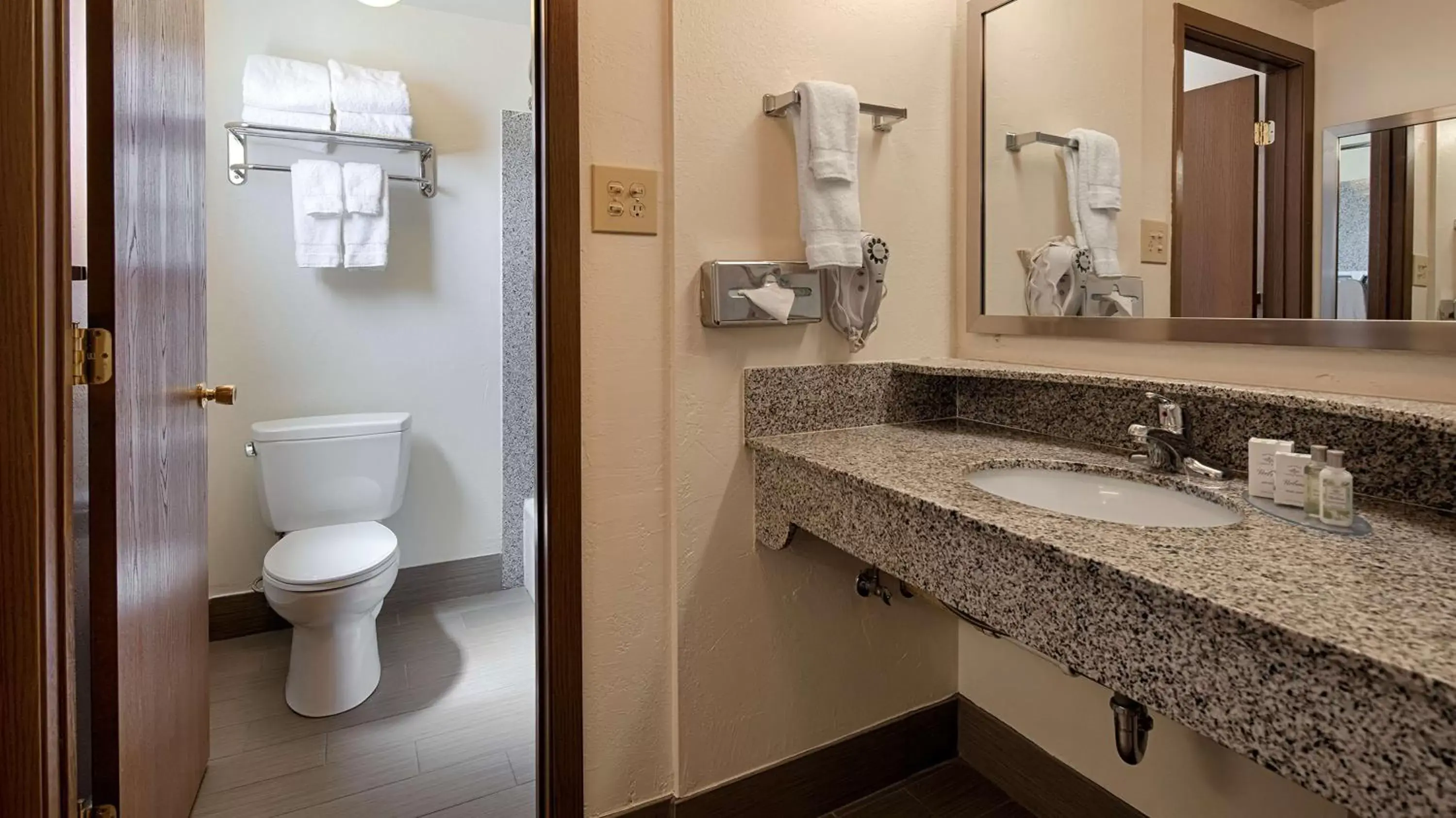 Photo of the whole room, Bathroom in Best Western Paradise Inn