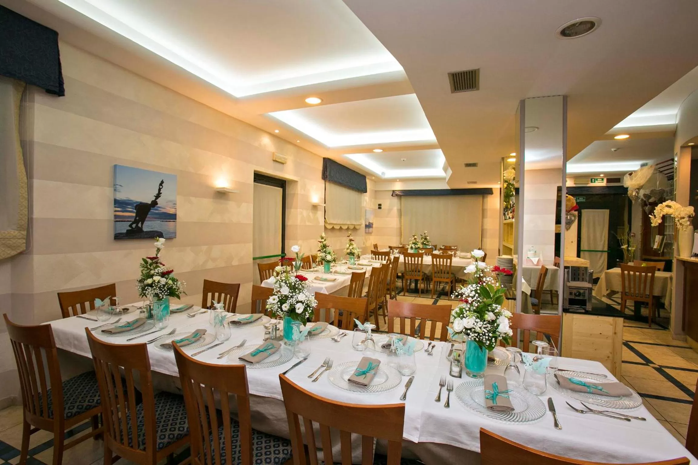 Restaurant/places to eat in Hotel lo Squalo