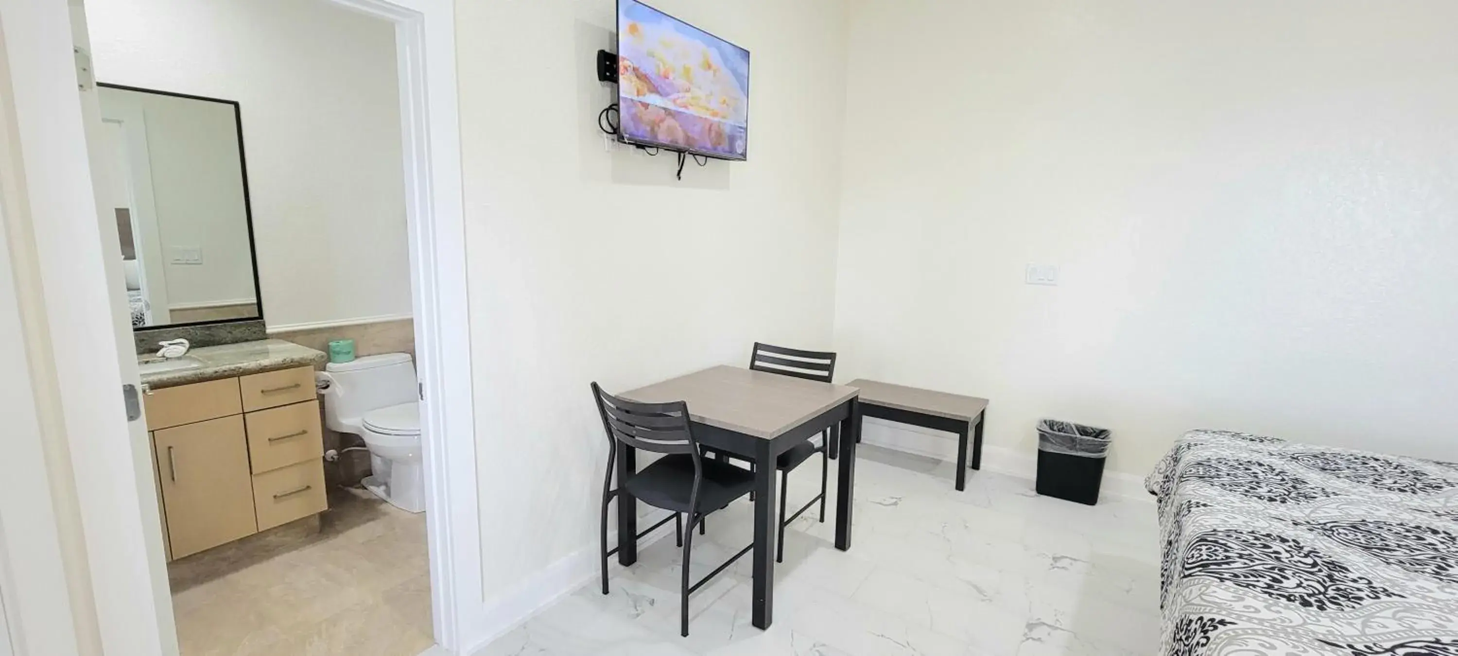 Bed in Lighthouse Inn Bed in Lighthouse Inn