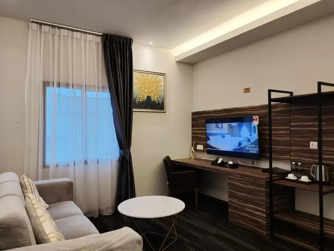 TV and multimedia, TV/Entertainment Center in Asiatic Hotel