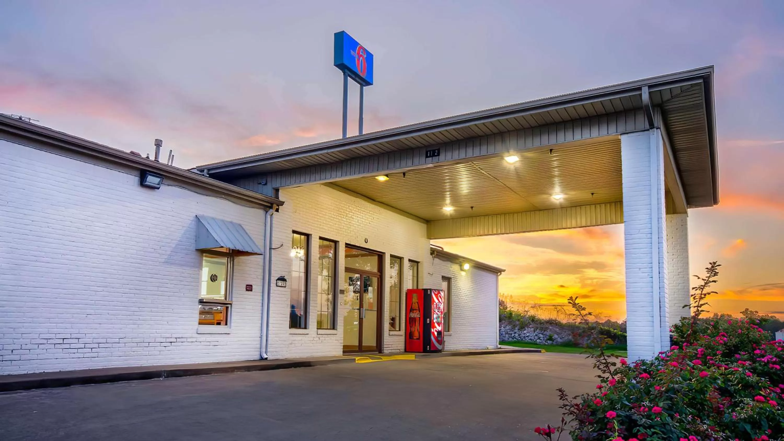 Property building in Motel 6-Grand Rivers, KY