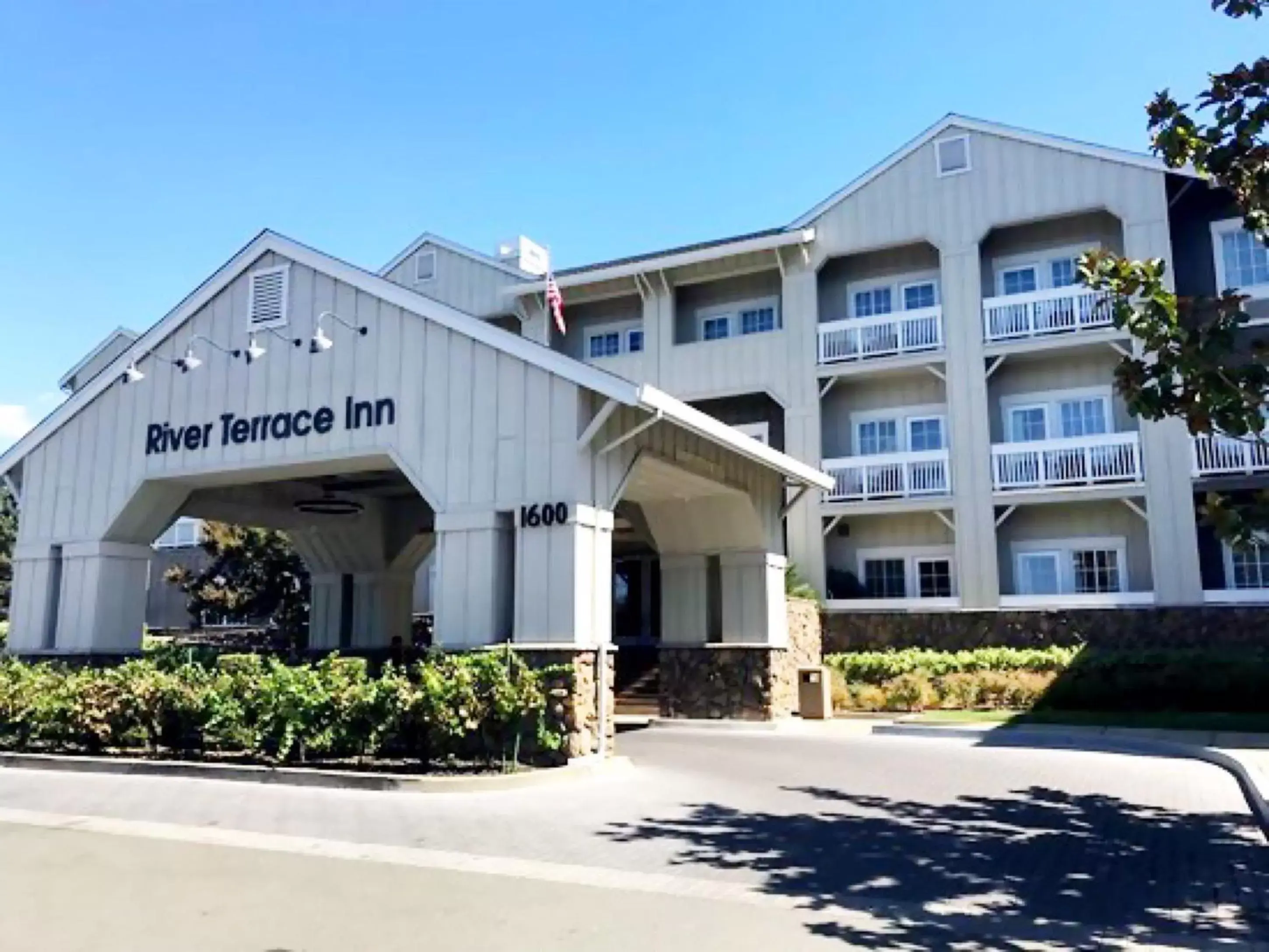 Facade/entrance, Property Building in River Terrace Inn, a Noble House Hotel