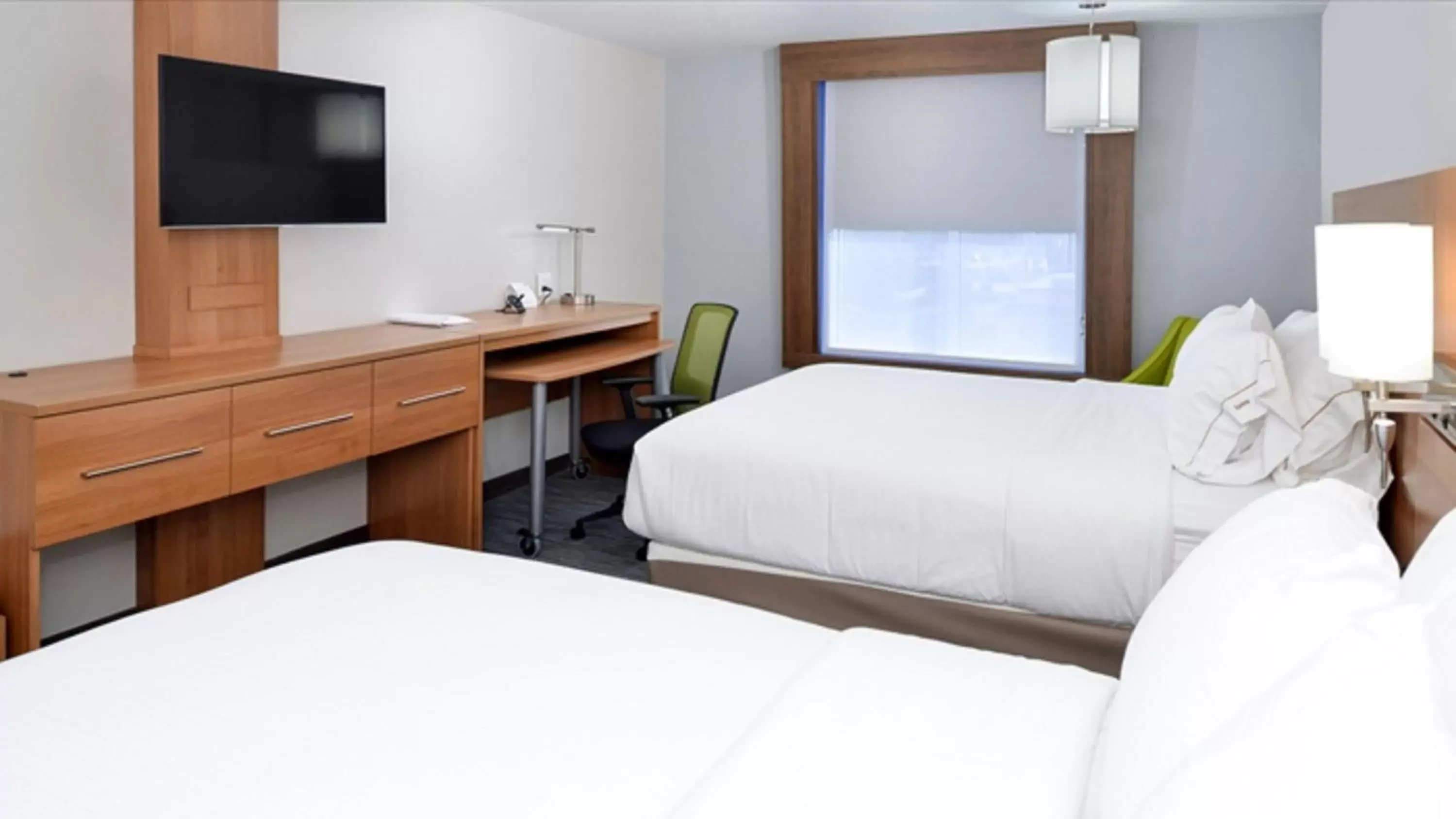 Photo of the whole room, Bed in Holiday Inn Express & Suites Lexington Midtown - I-75, an IHG Hotel
