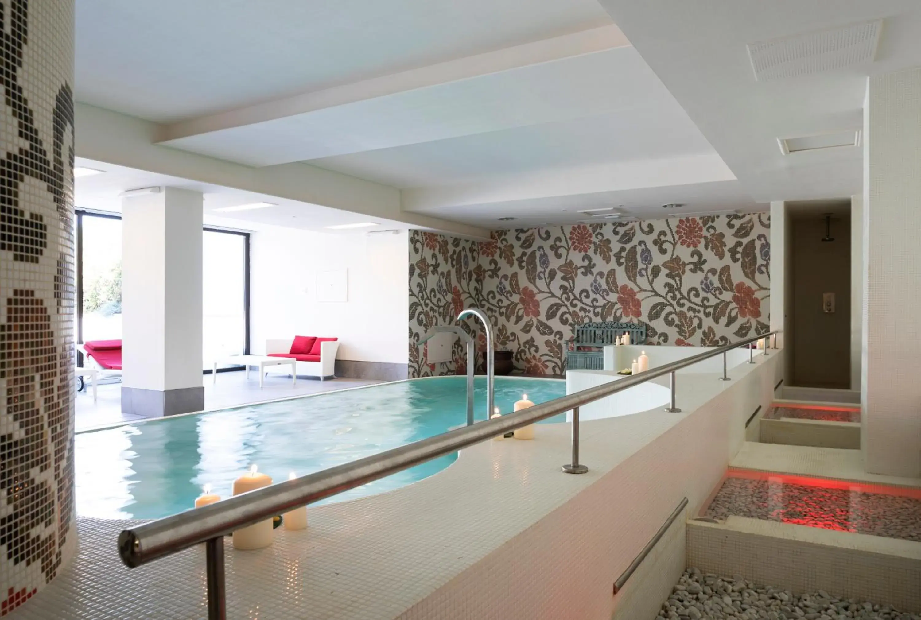 Hot Tub, Swimming Pool in Golf Hotel Punta Ala
