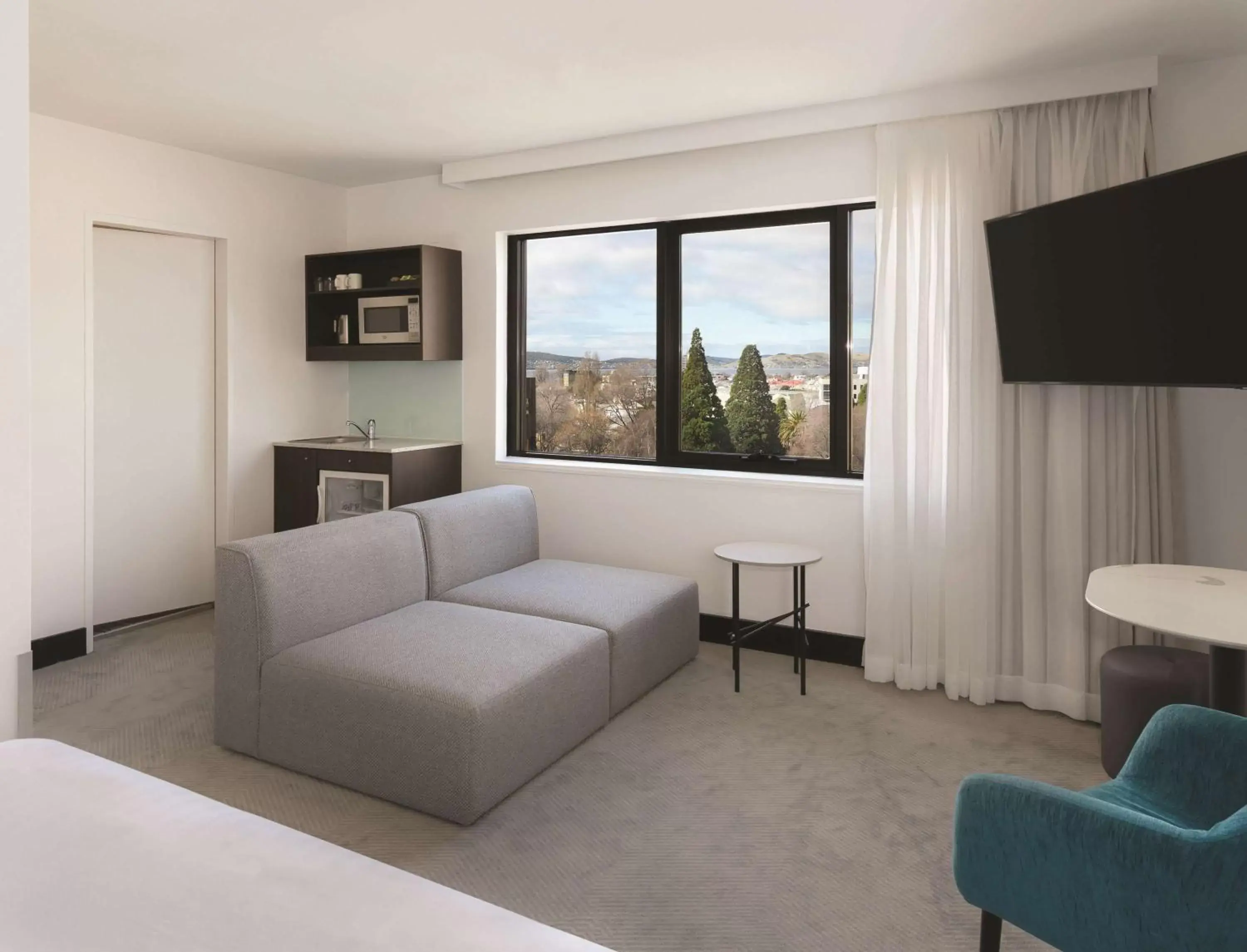 Bedroom, Seating Area in Travelodge Hotel Hobart