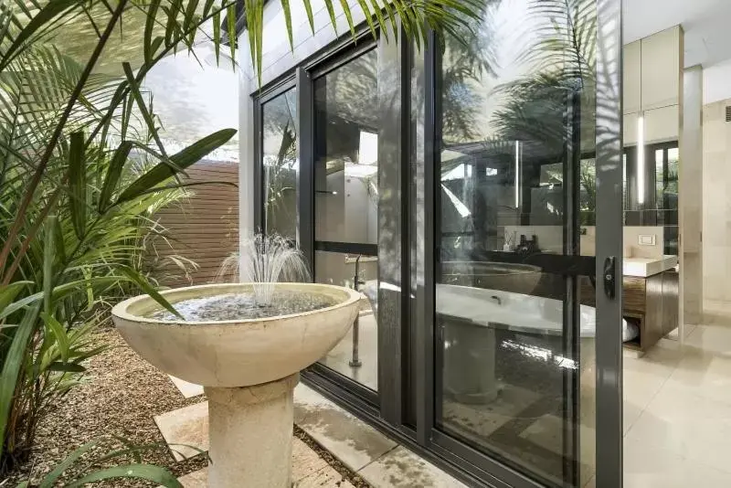 Patio, Bathroom in Mindil Beach Casino Resort