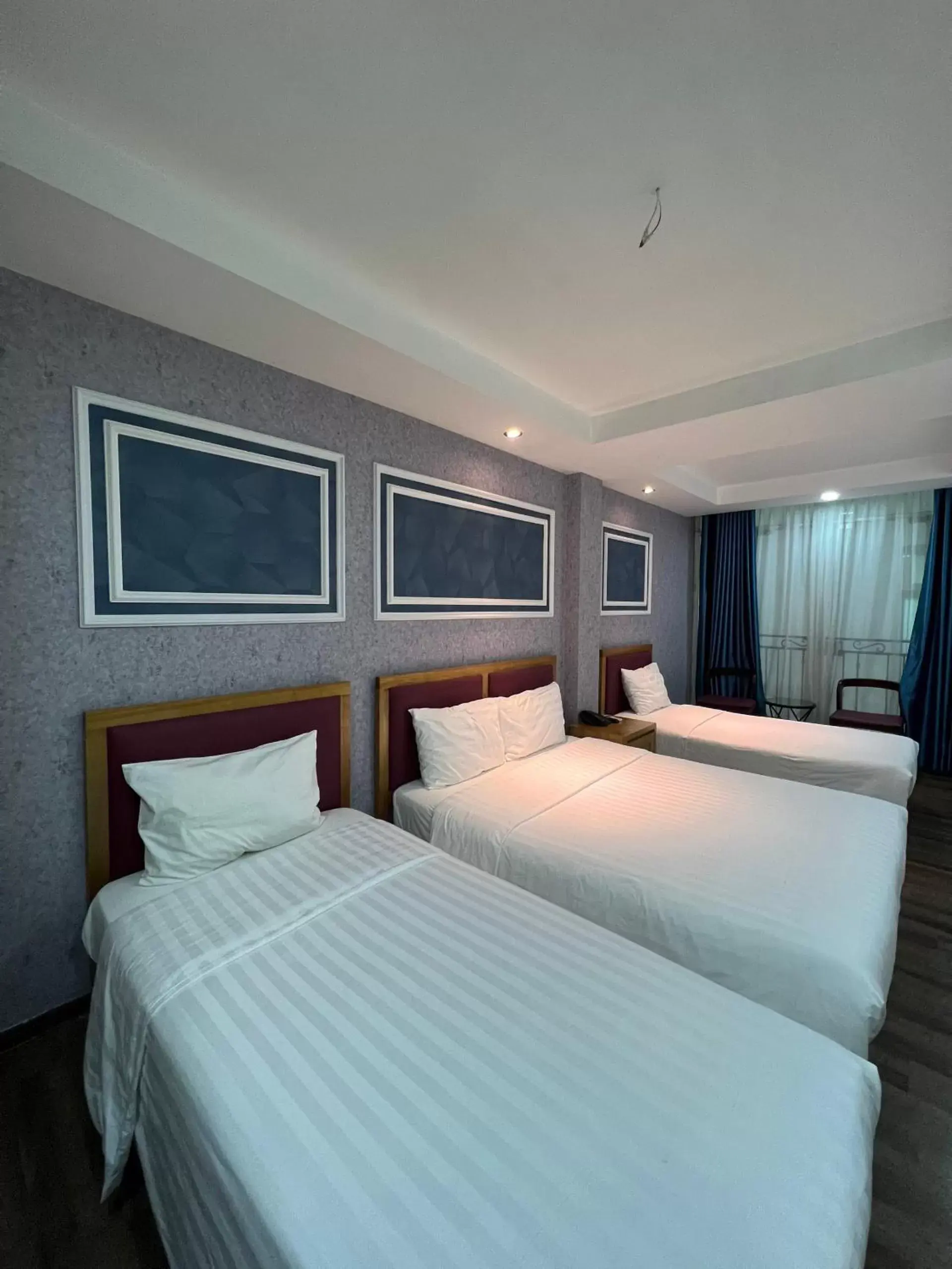 Bed in Holiday Suites Hotel & Spa