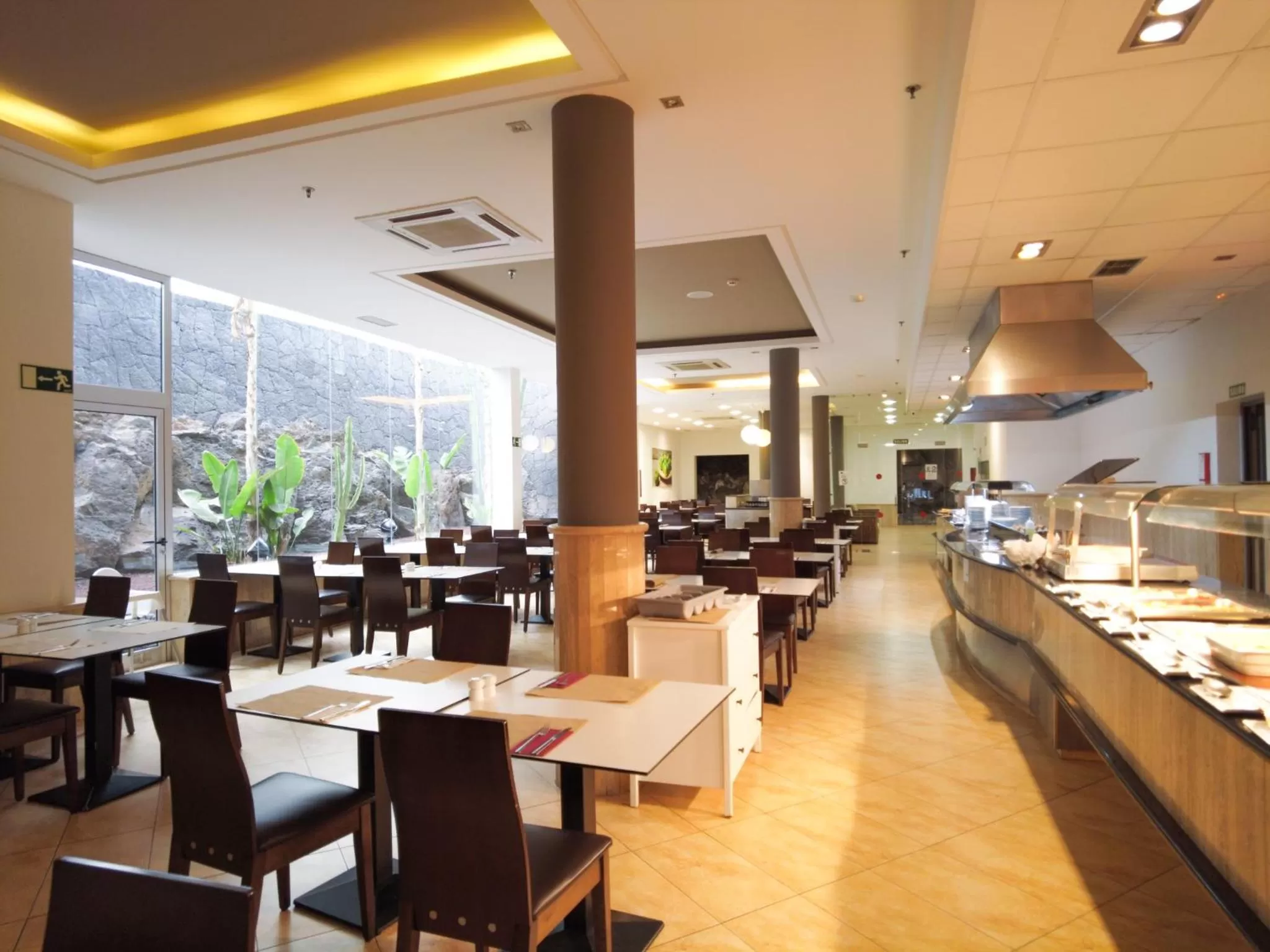 Restaurant/places to eat in Hotel Pocillos Playa, solo Adultos