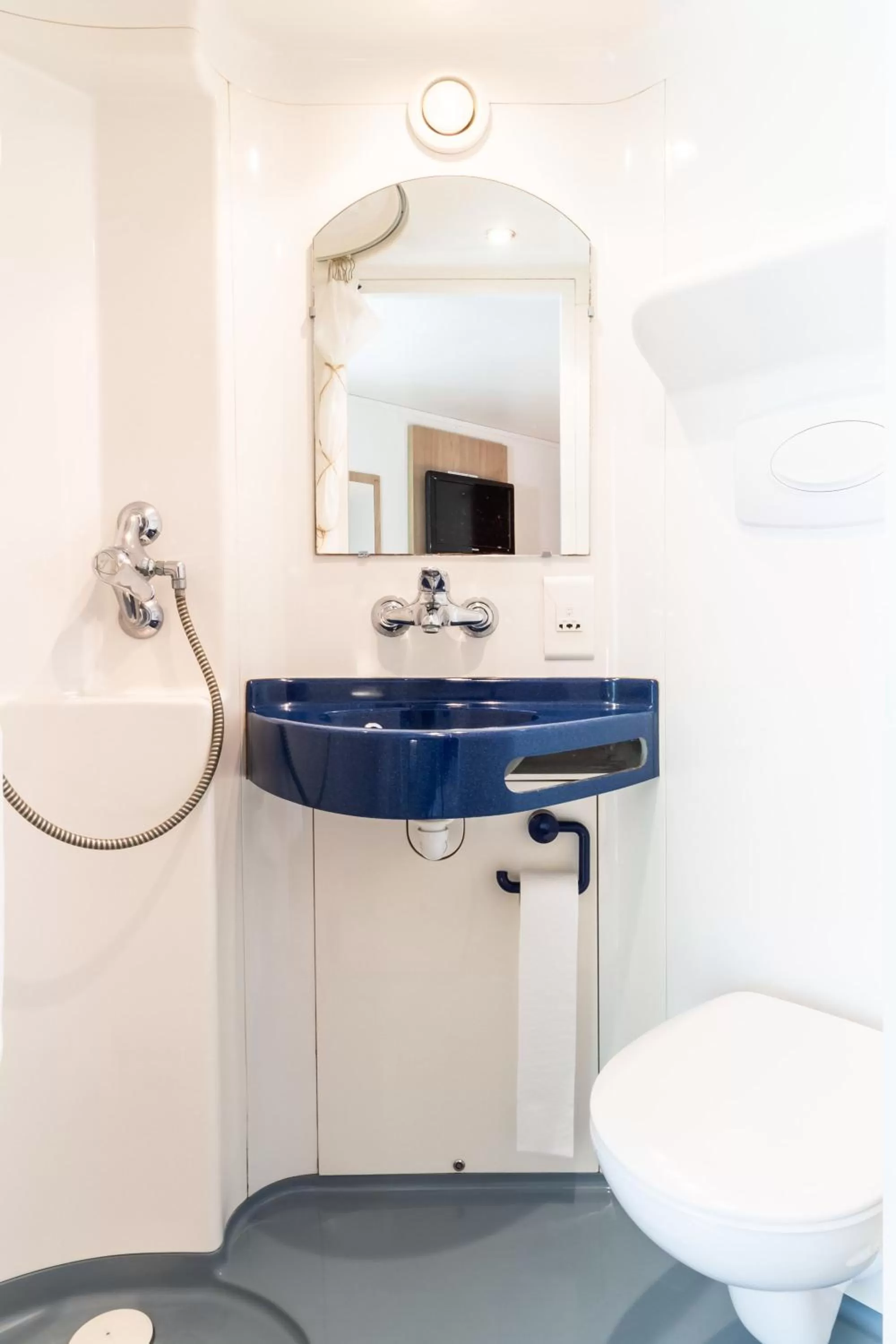 Property building in Kyriad Direct Rouen Nord - Barentin