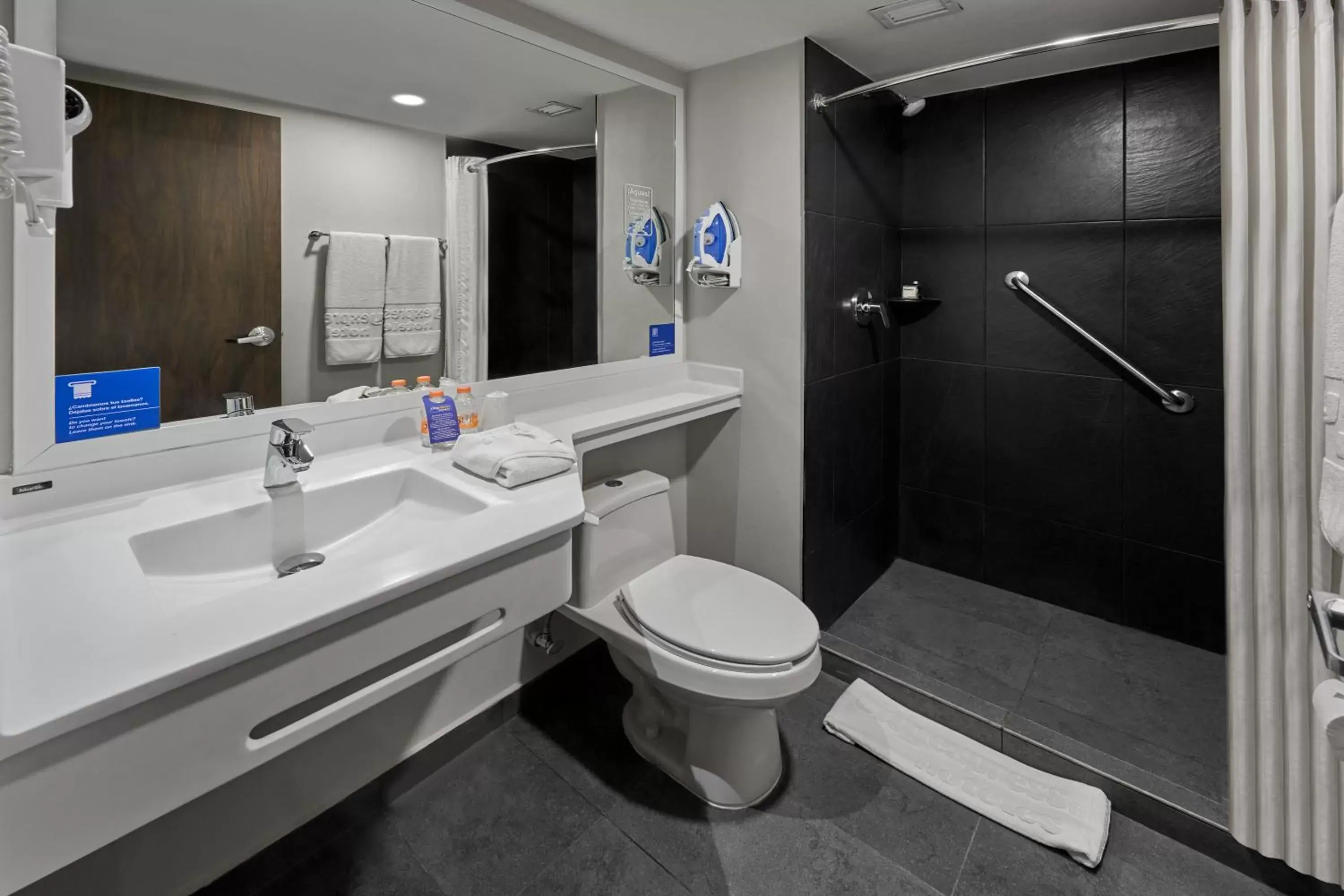 Bathroom in City Express by Marriott Caborca