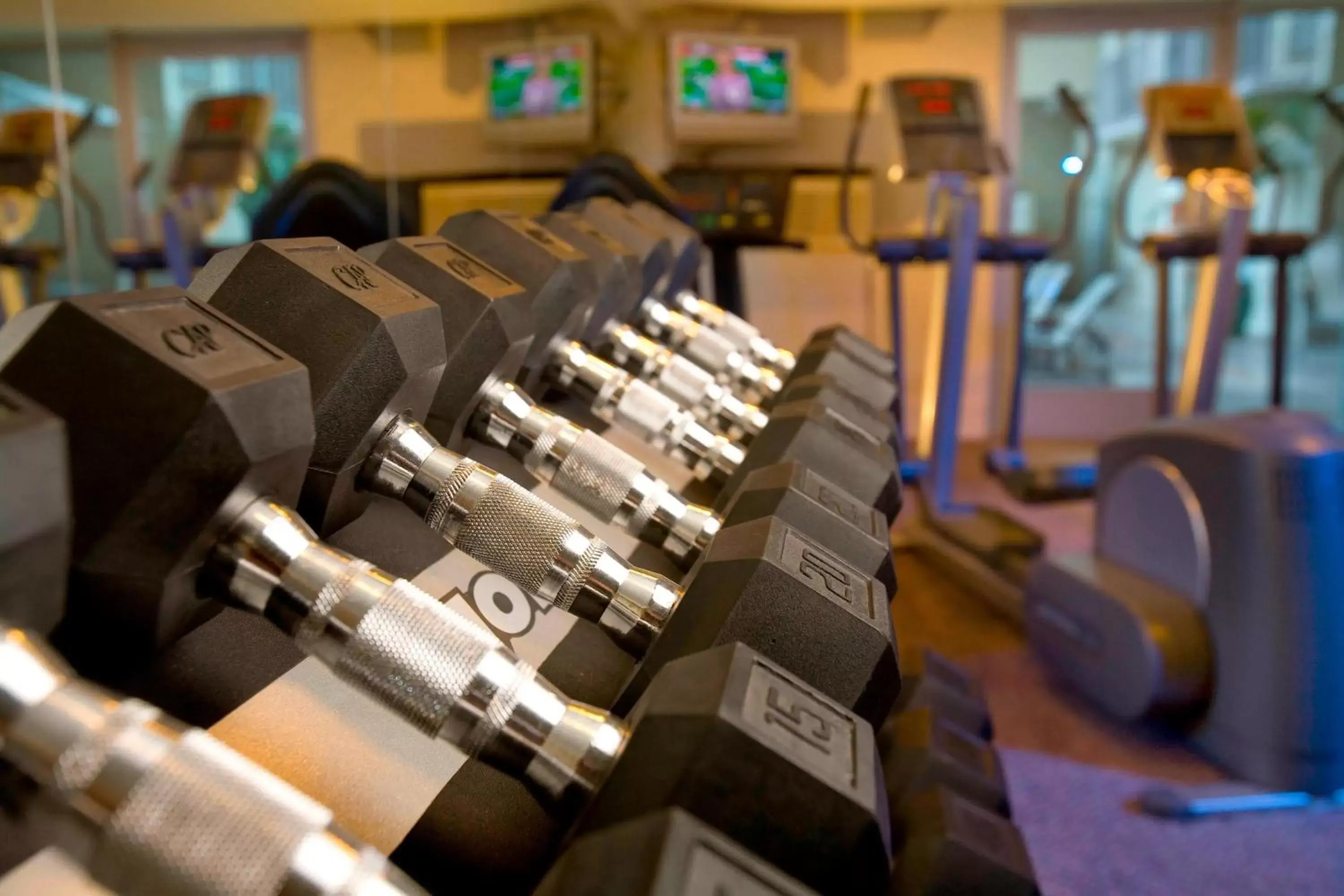Fitness centre/facilities, Fitness Center/Facilities in Courtyard by Marriott Long Beach Downtown
