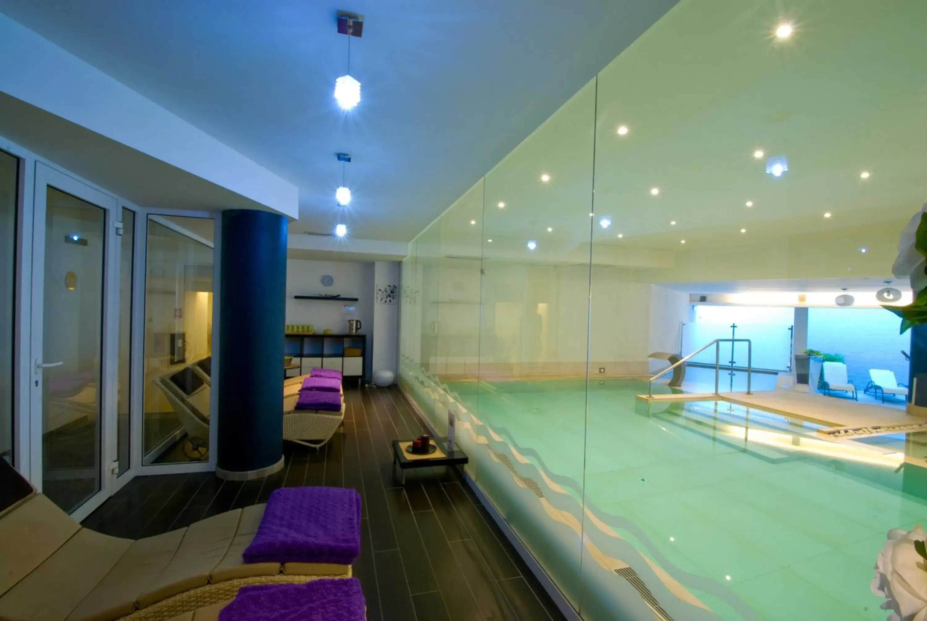 Hot Tub, Swimming Pool in Hotel Oasi Wellness & Spa