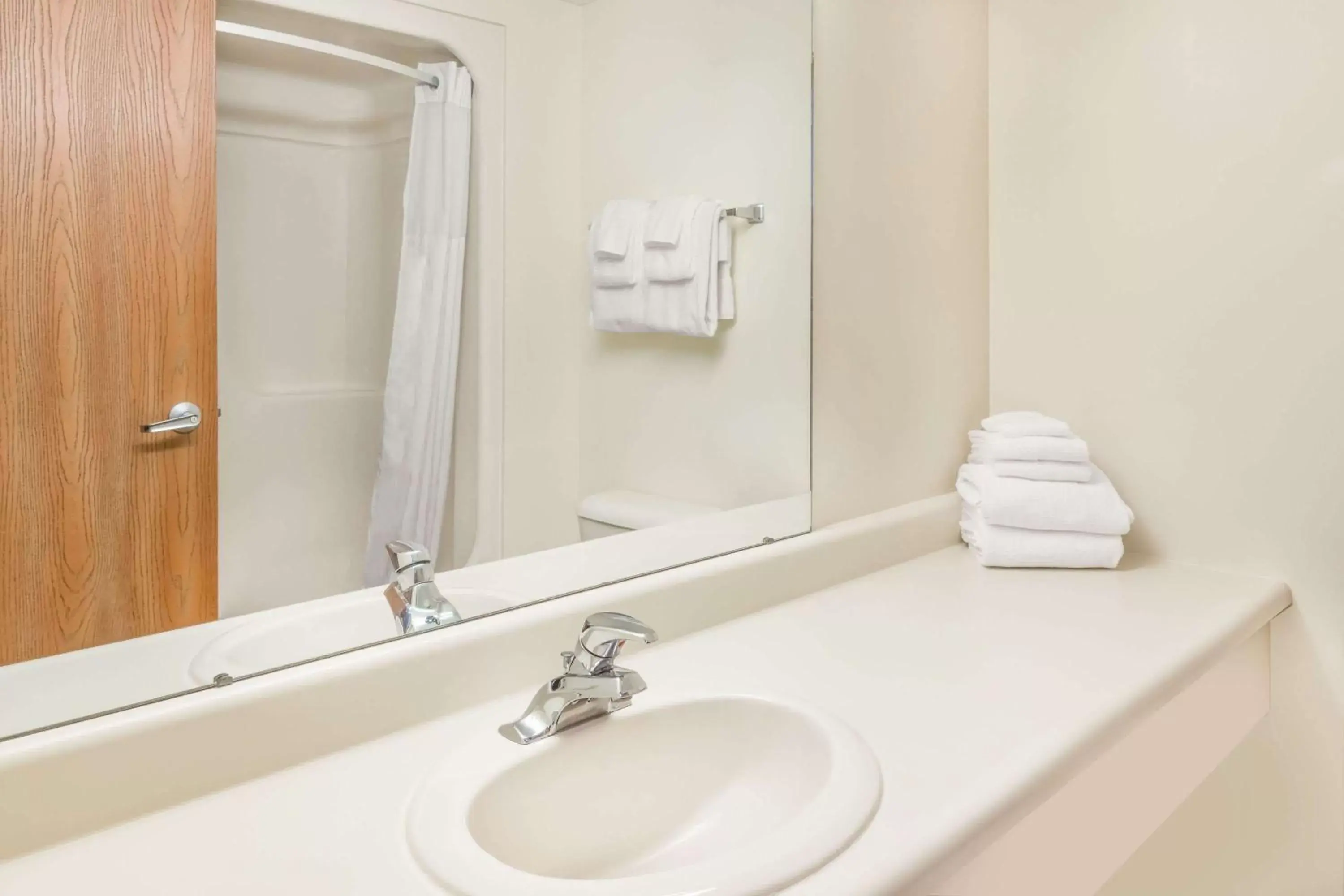 Days Inn by Wyndham Alpena Days Inn by Wyndham Alpena
