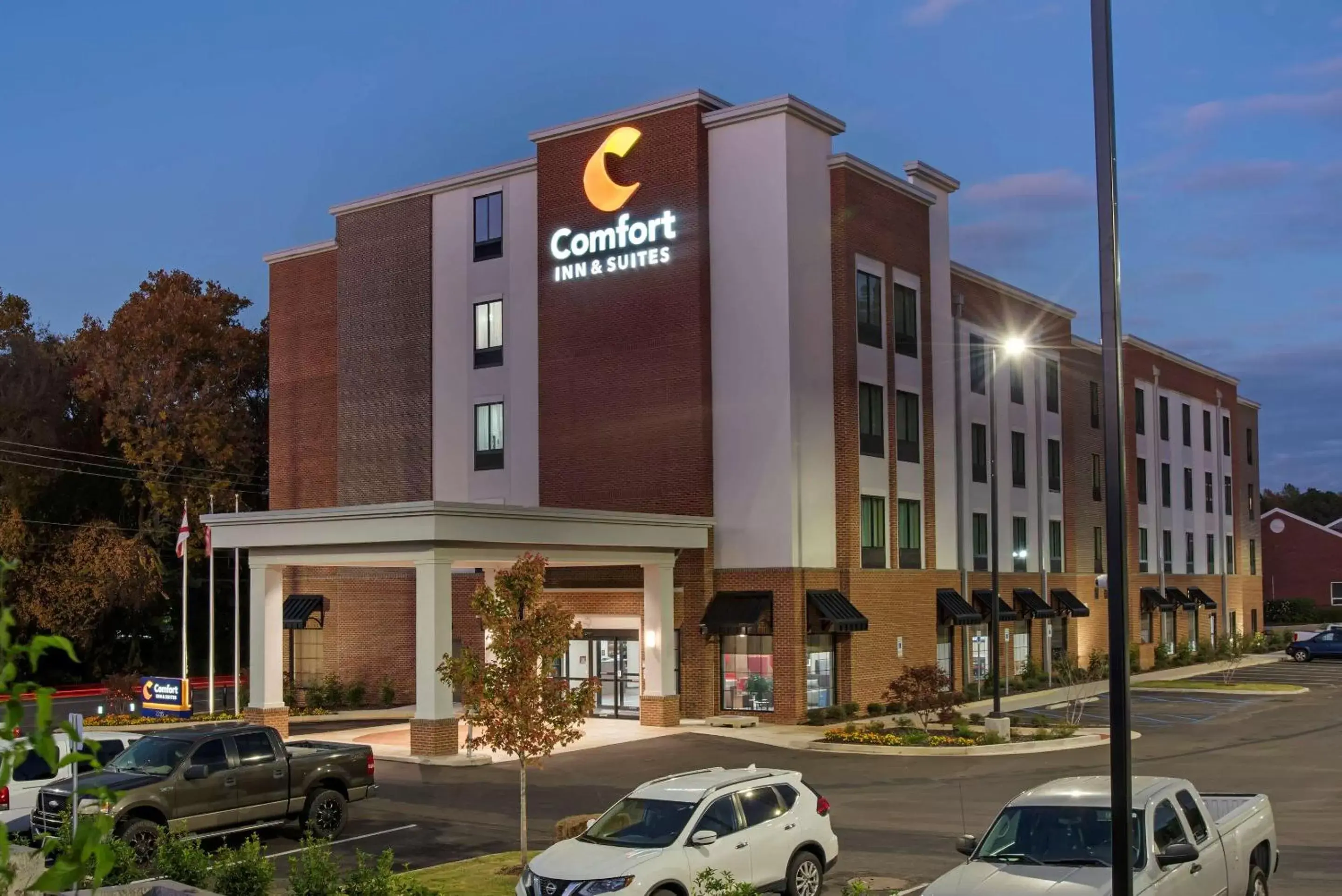 Property building in Comfort Inn & Suites Downtown near University