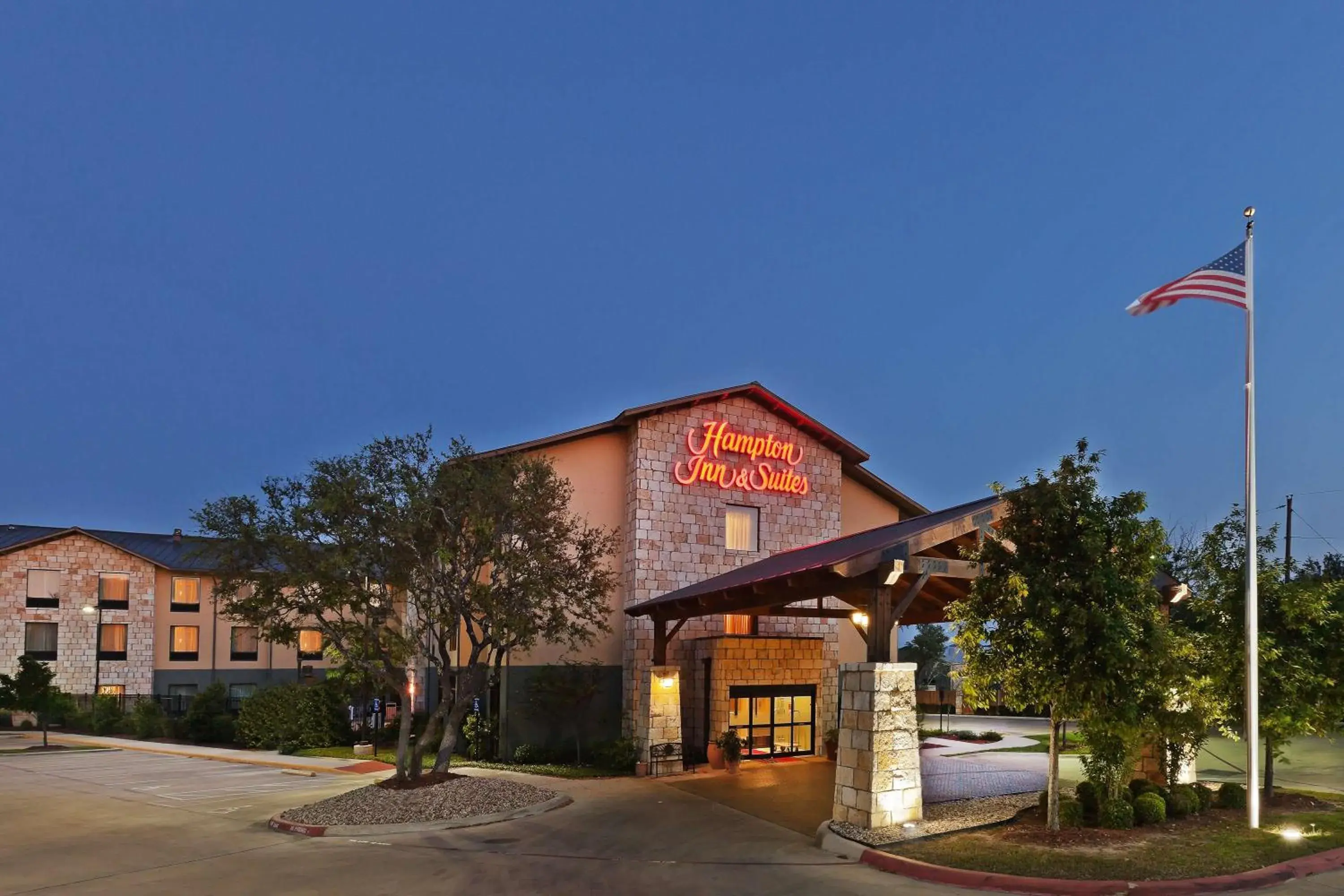 Property building in Hampton Inn and Suites Austin - Lakeway Property building in Hampton Inn and Suites Austin - Lakeway
