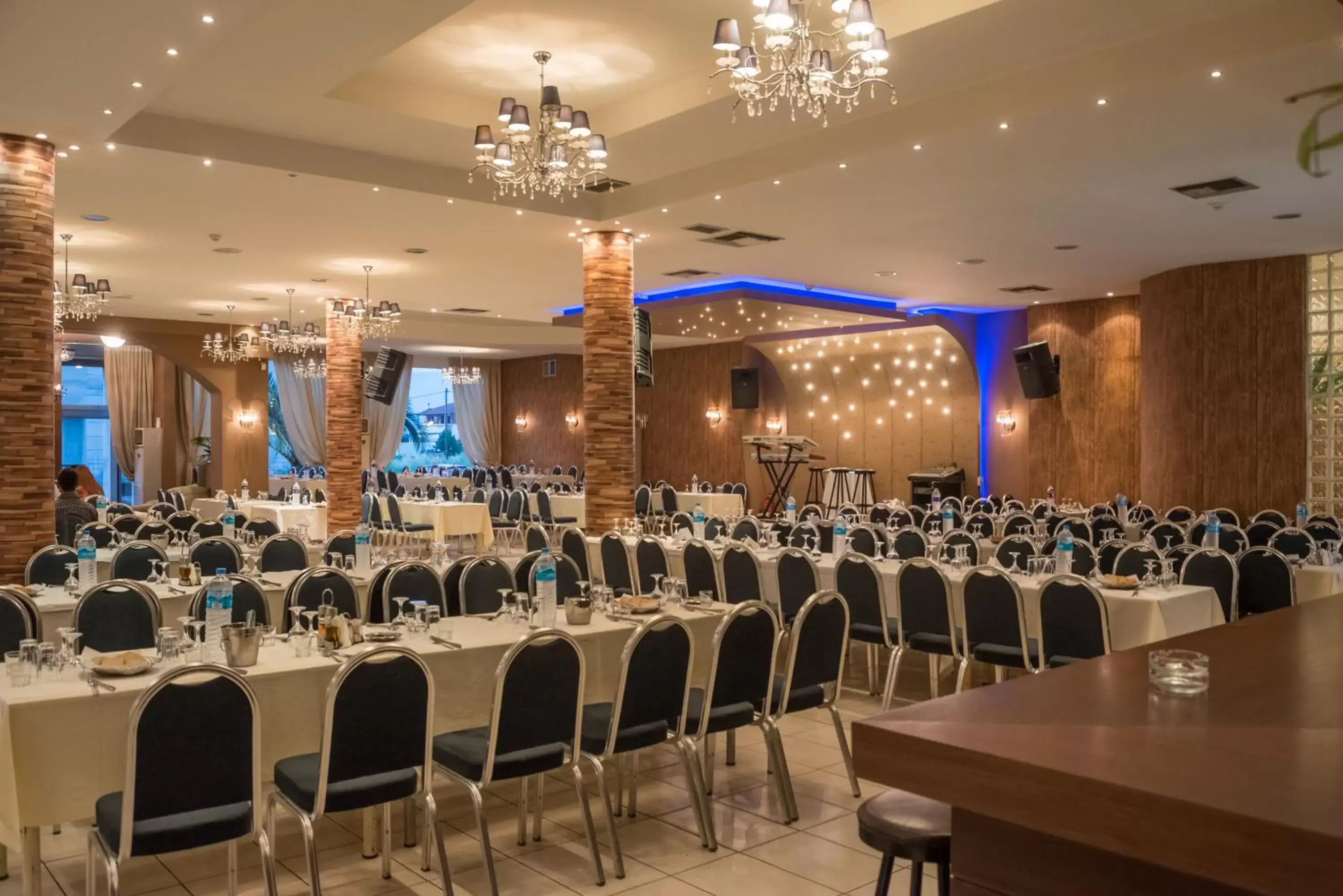 Restaurant/places to eat, Banquet Facilities in Hotel Yakinthos