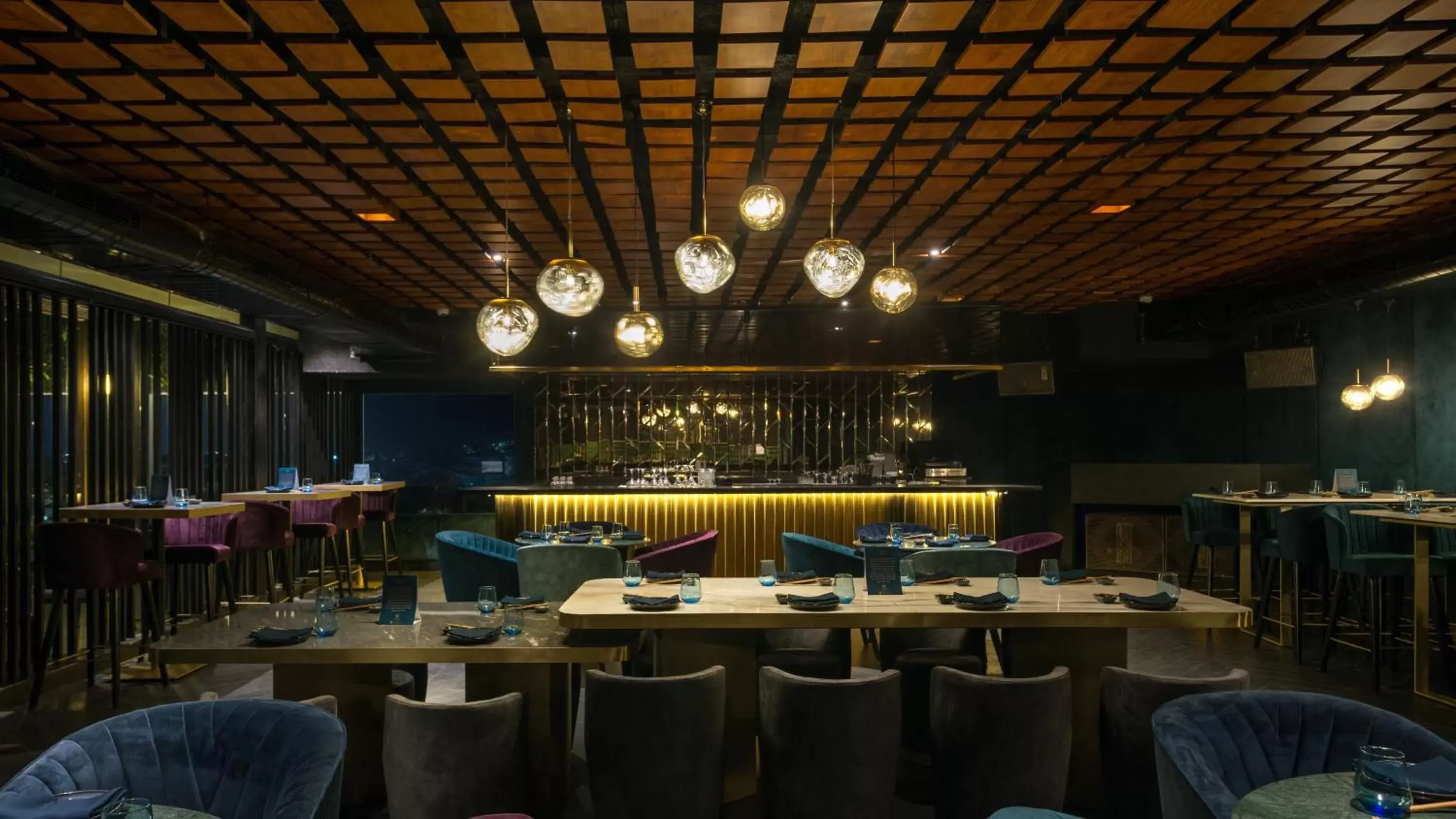 Restaurant/Places to Eat in Novotel Chennai Chamiers Road