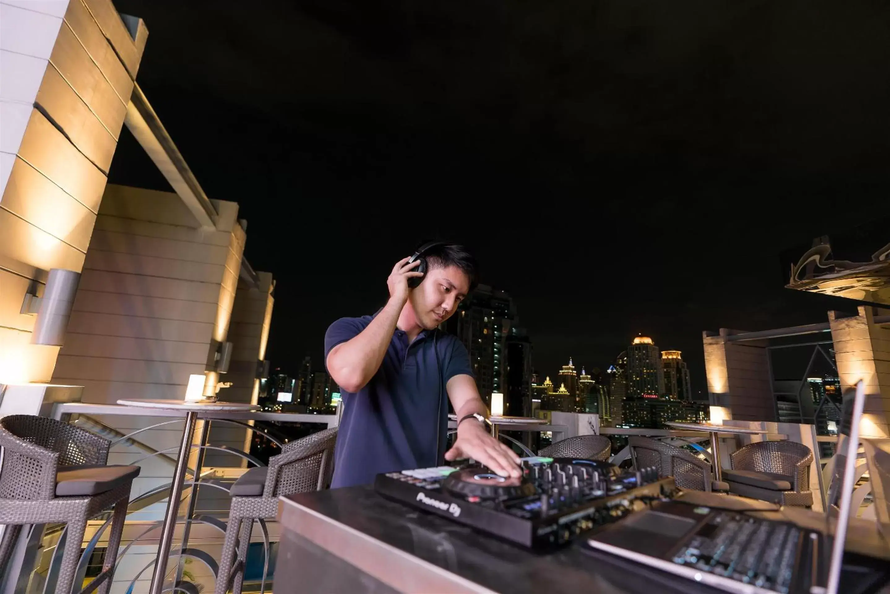 Nightclub / DJ in Akara Hotel