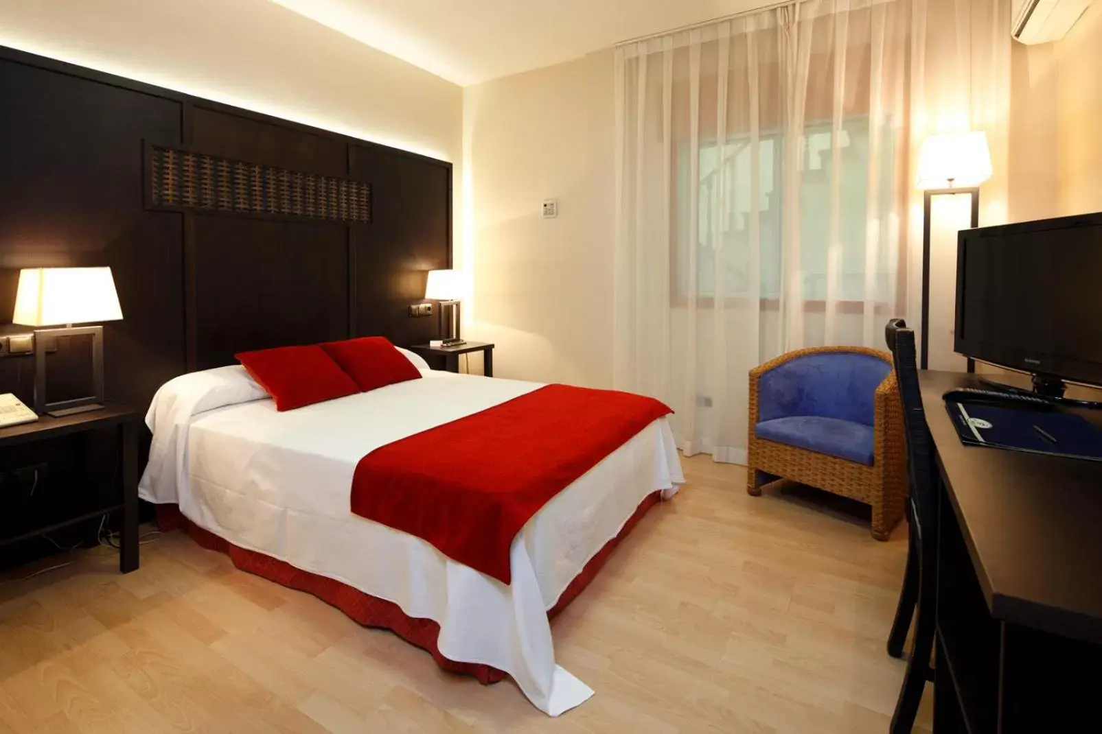Bedroom, Bed in Hotel Spa Congreso