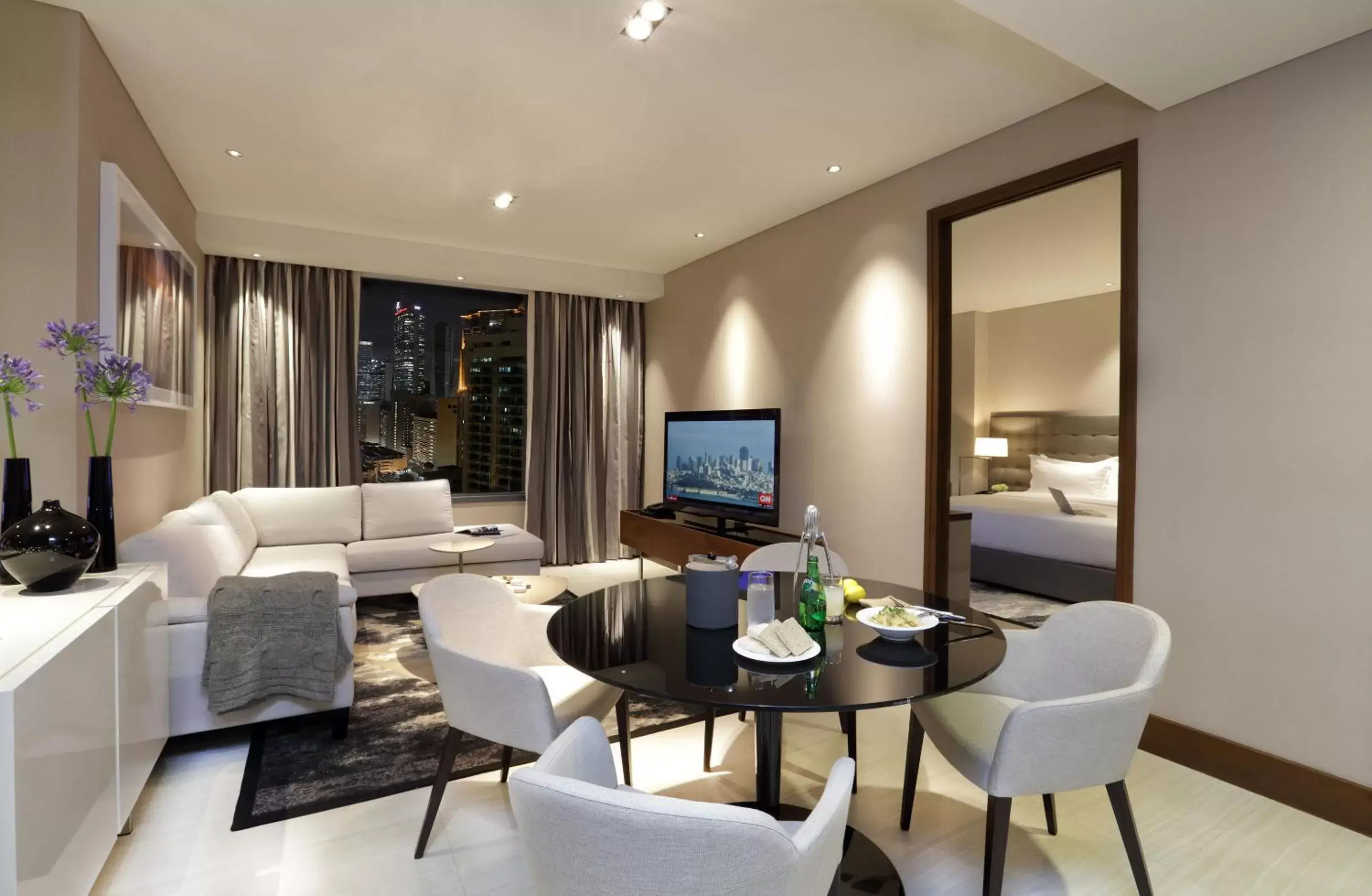 Living room, Seating Area in Makati Diamond Residences