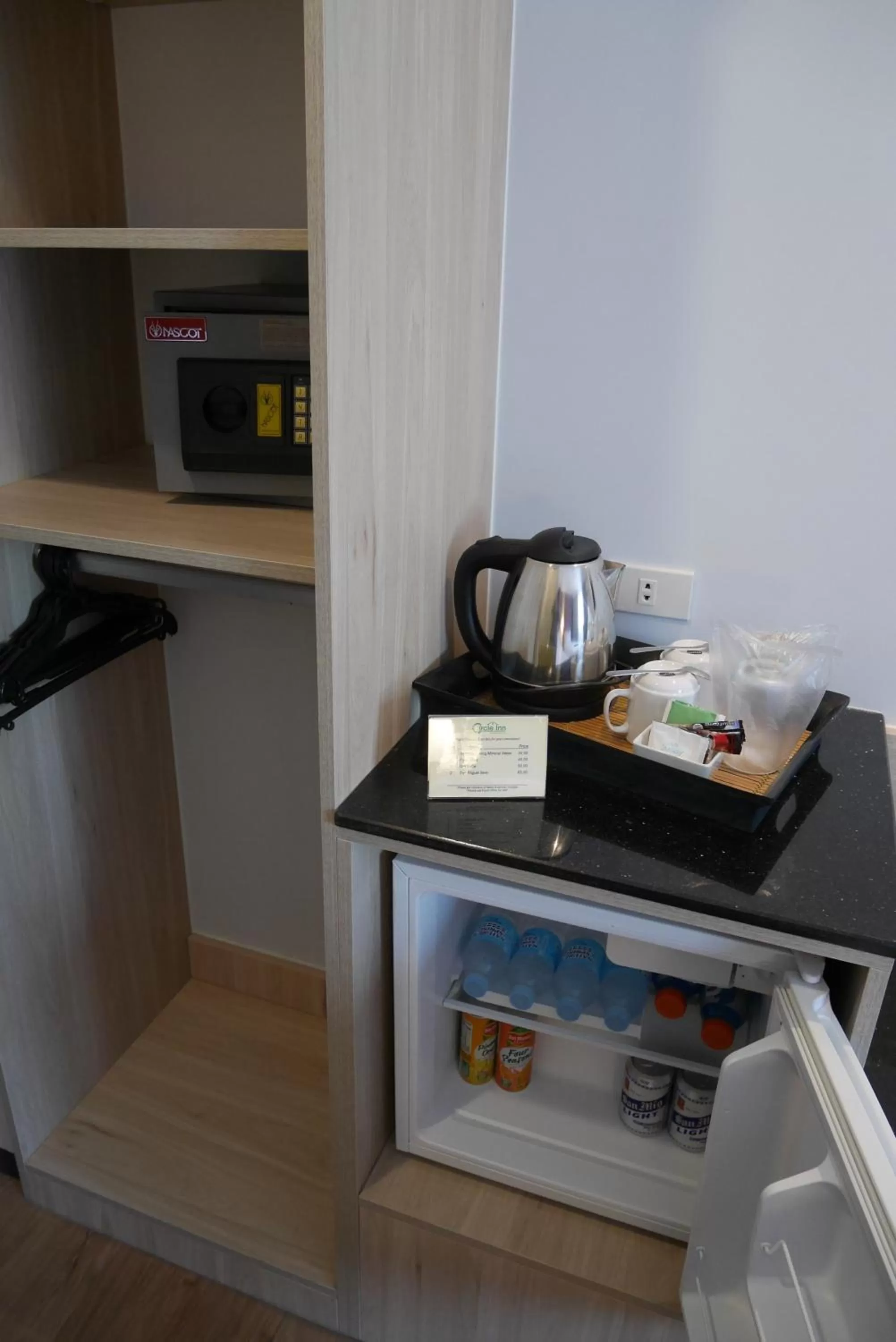 Coffee/tea facilities in Circle Inn Hotel and Suites Bacolod