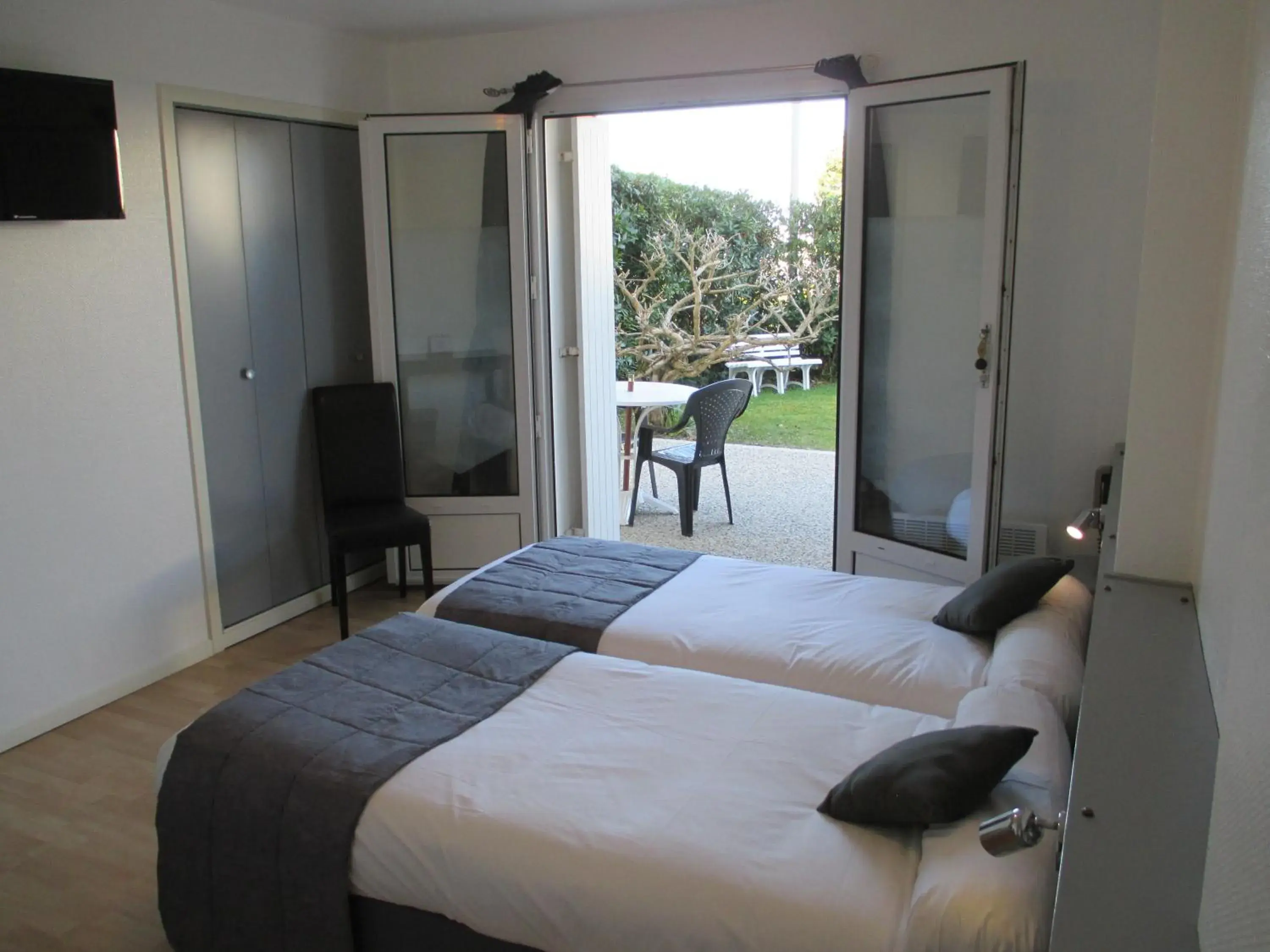 Patio, Bed in Hotel Belle Vue Royan