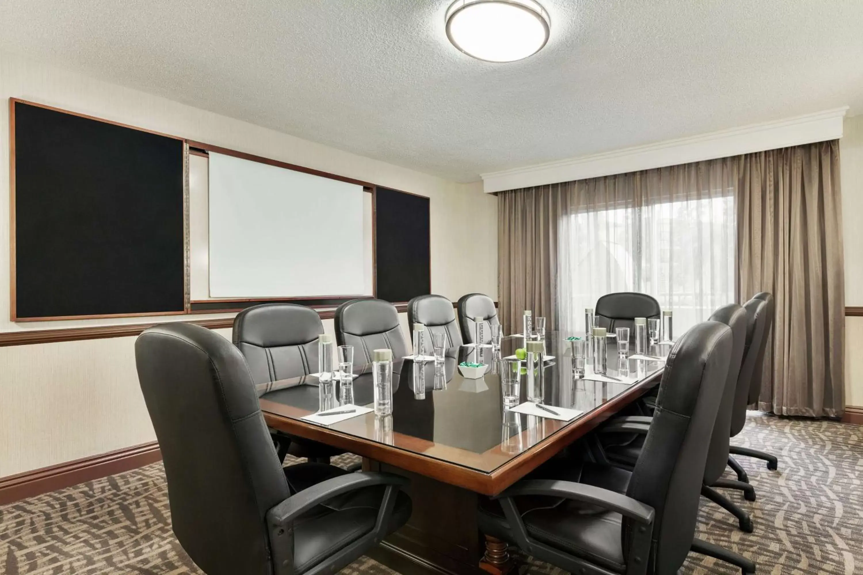 Meeting/conference room in Embassy Suites by Hilton Santa Ana Orange County Airport