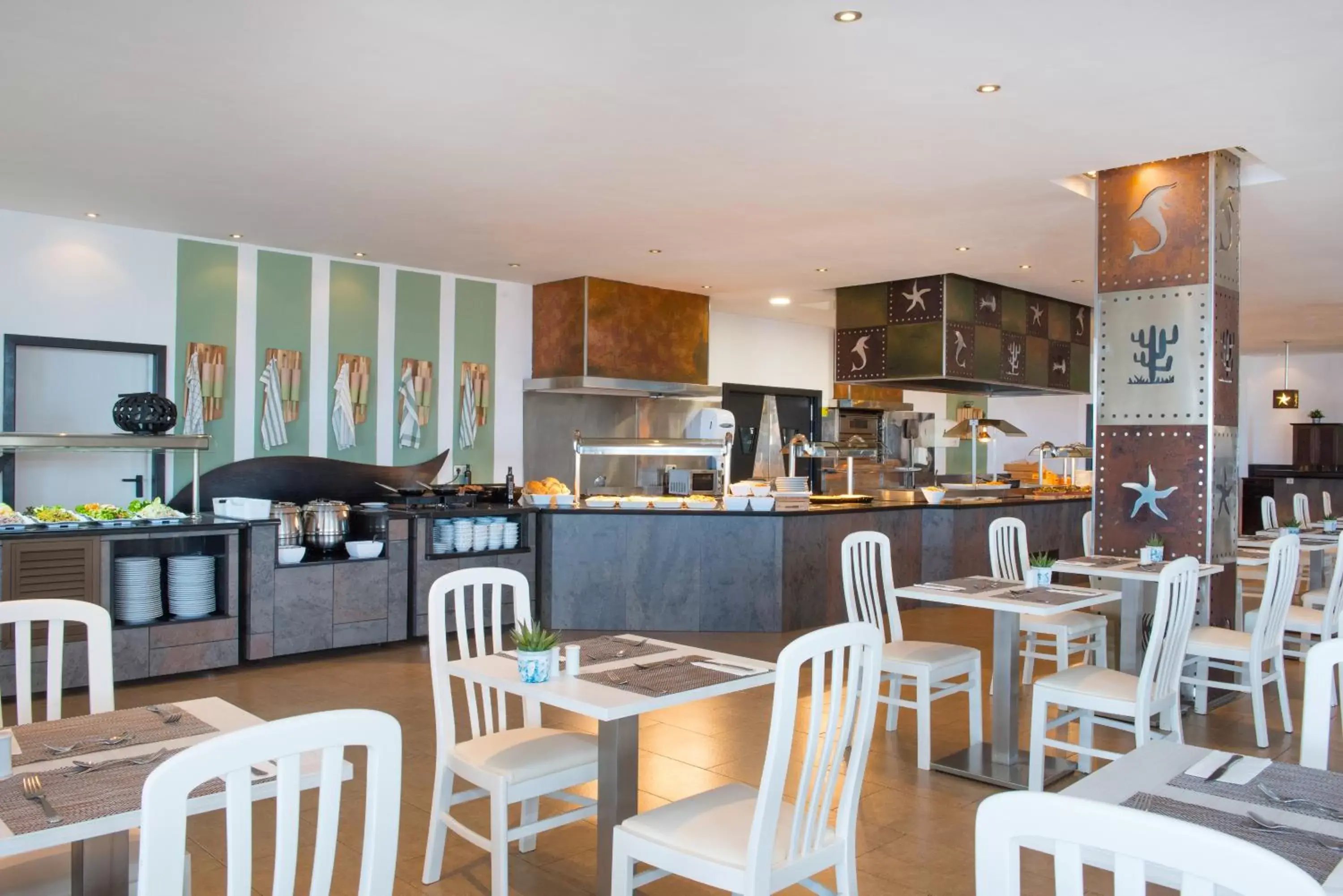 Restaurant/places to eat in Iberostar Waves Bouganville Playa Restaurant/places to eat in Iberostar Waves Bouganville Playa