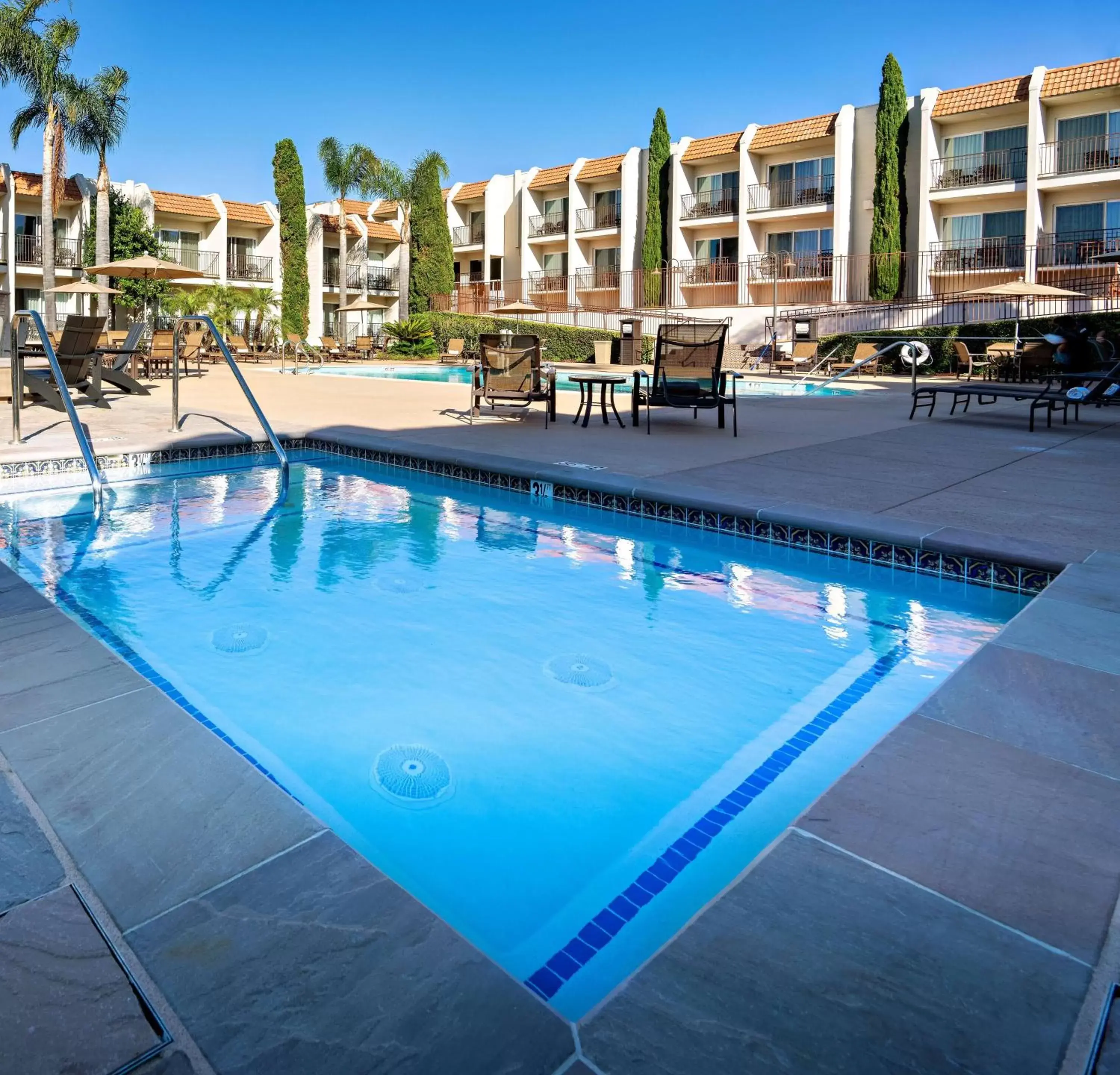 Pool view, Swimming Pool in Best Western Plus Royal Oak Hotel