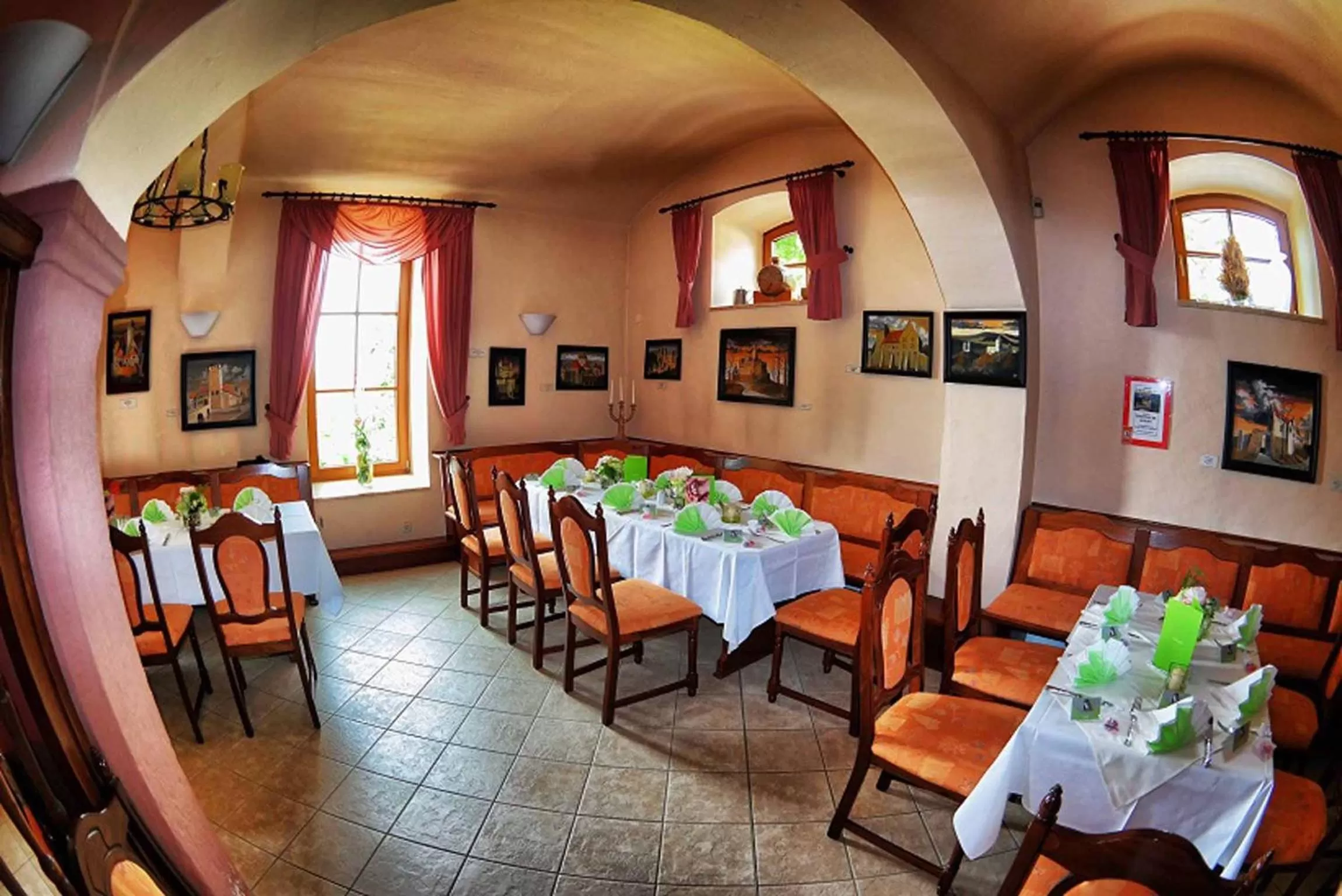 Restaurant/places to eat in Hotel und Restaurant Rittergut Kreipitzsch