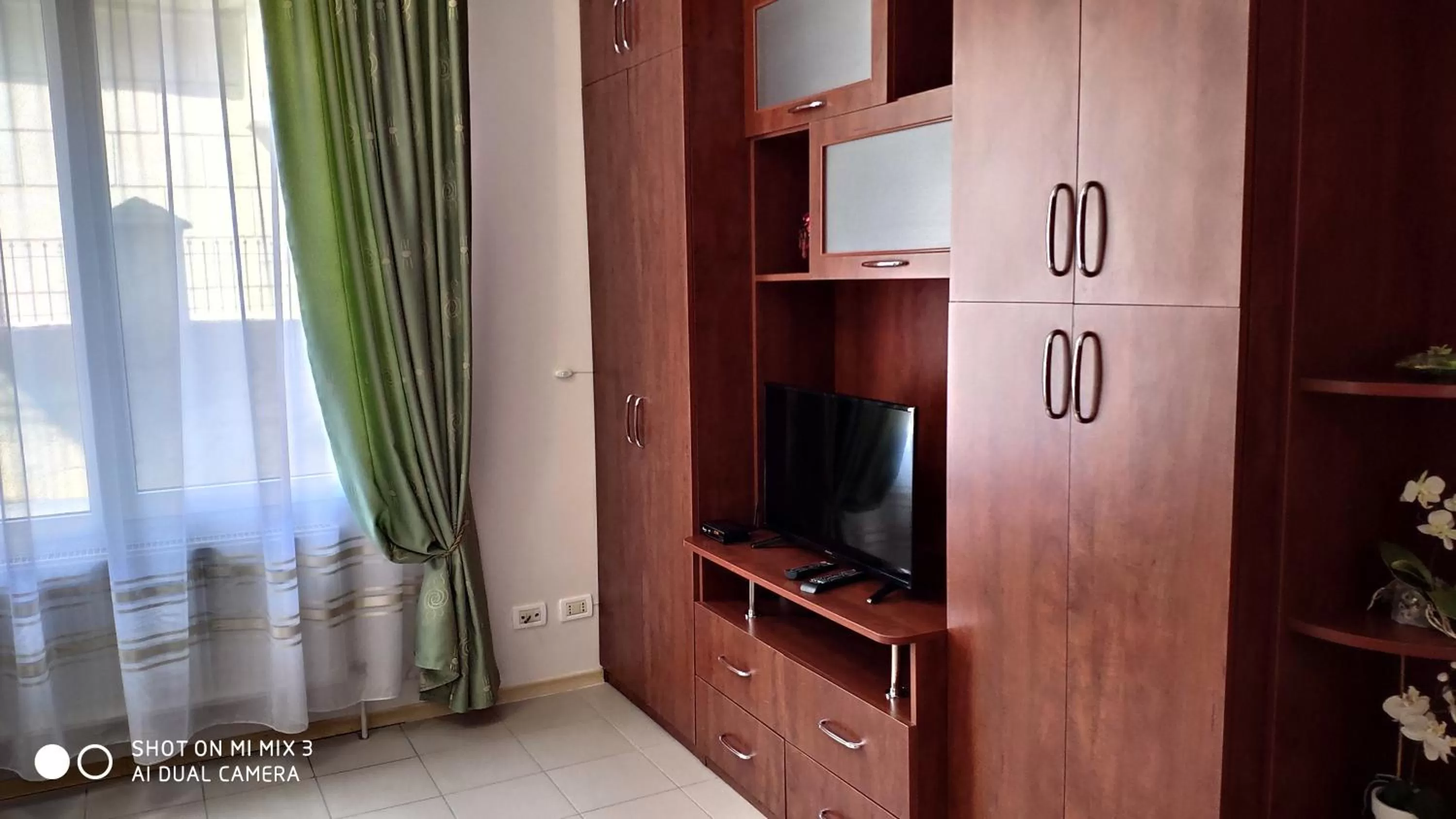 TV/Entertainment Center in White House