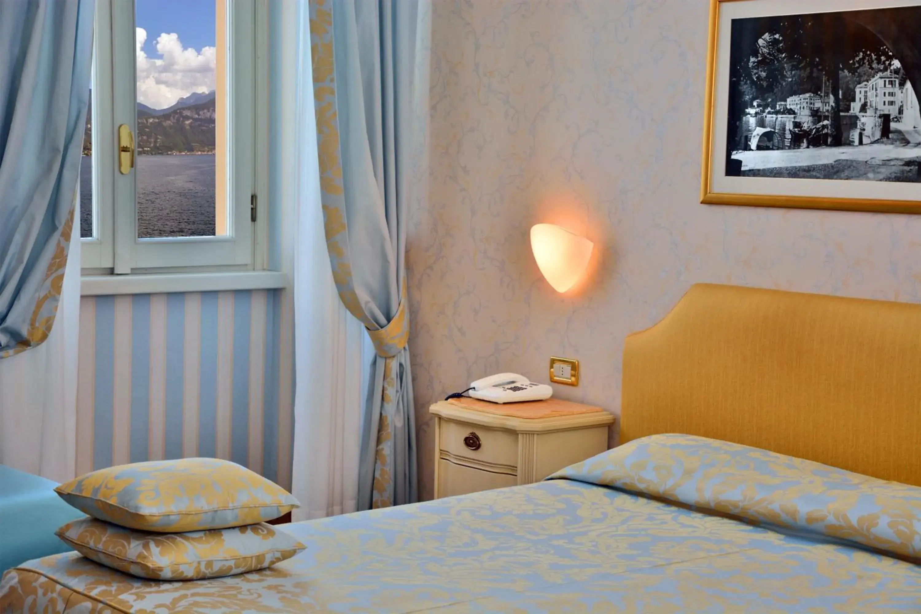 Bed in Grand Hotel Menaggio