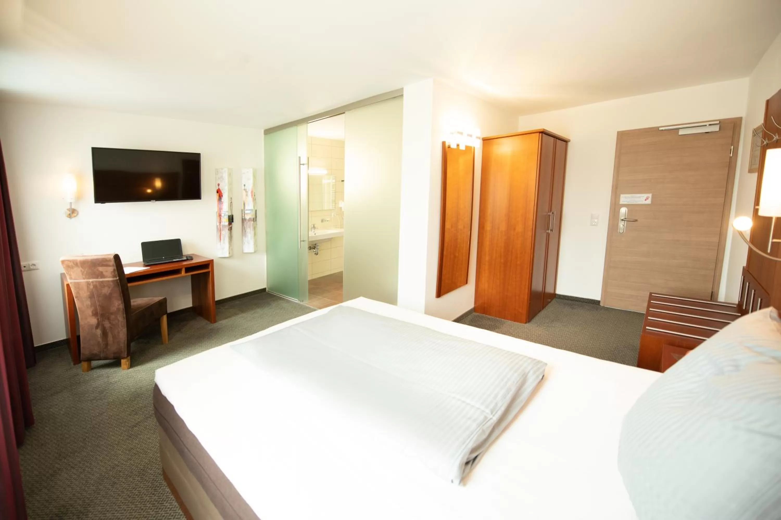 Photo of the whole room, Bed in Stadthotel Giengen