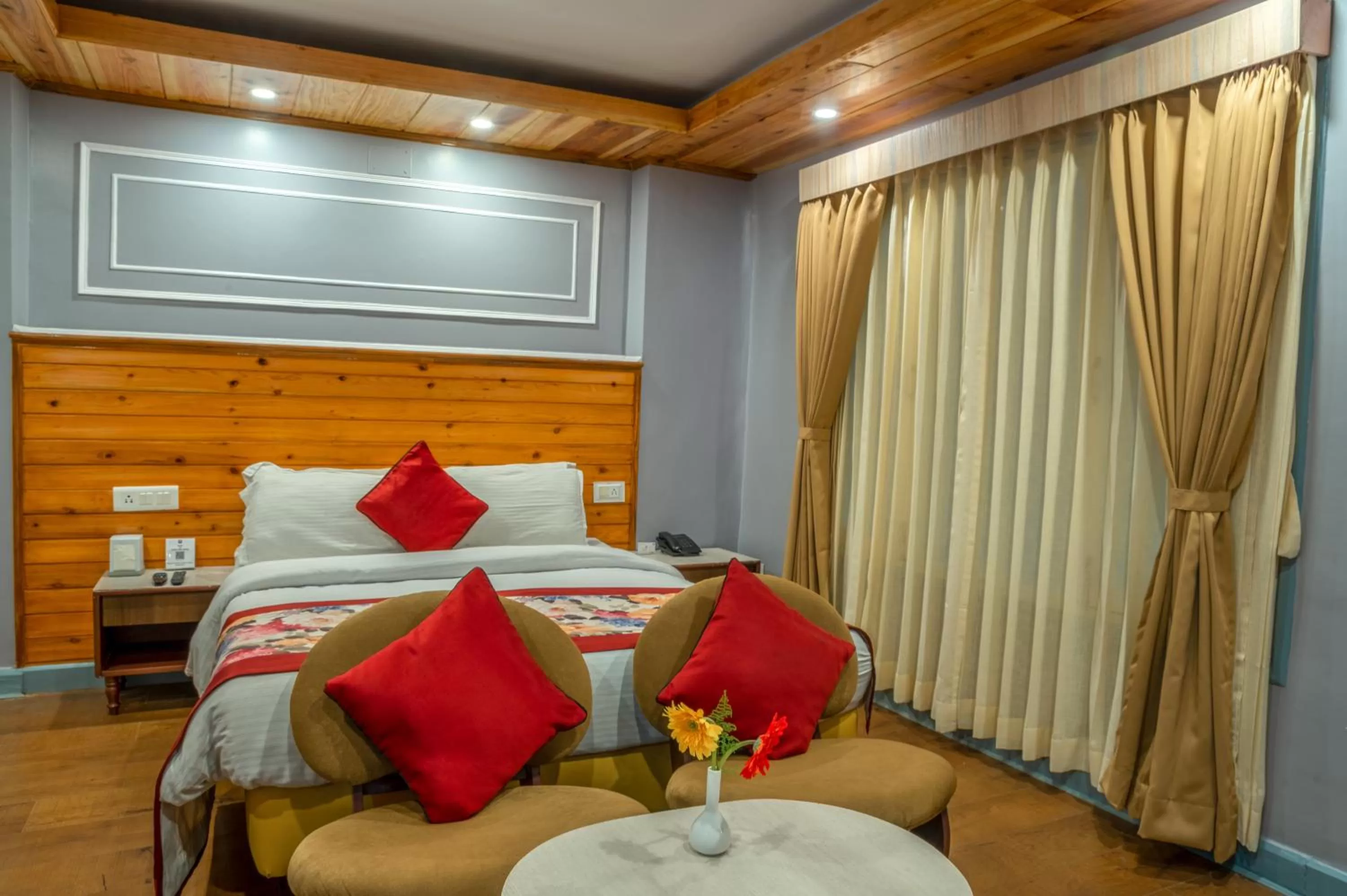 Bed in Mount Conifer Suites & Spa