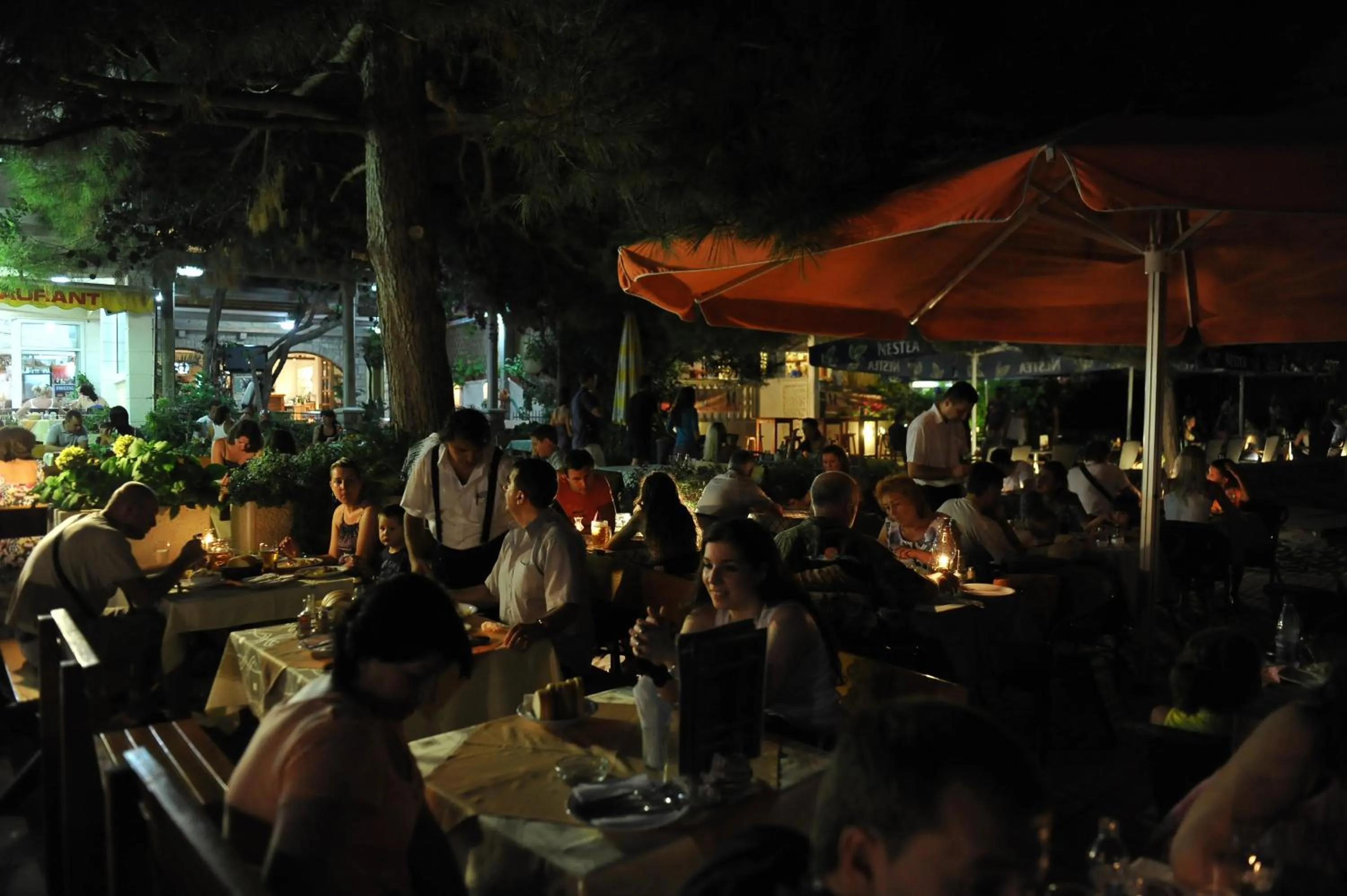 Restaurant/places to eat in Hotel Obala