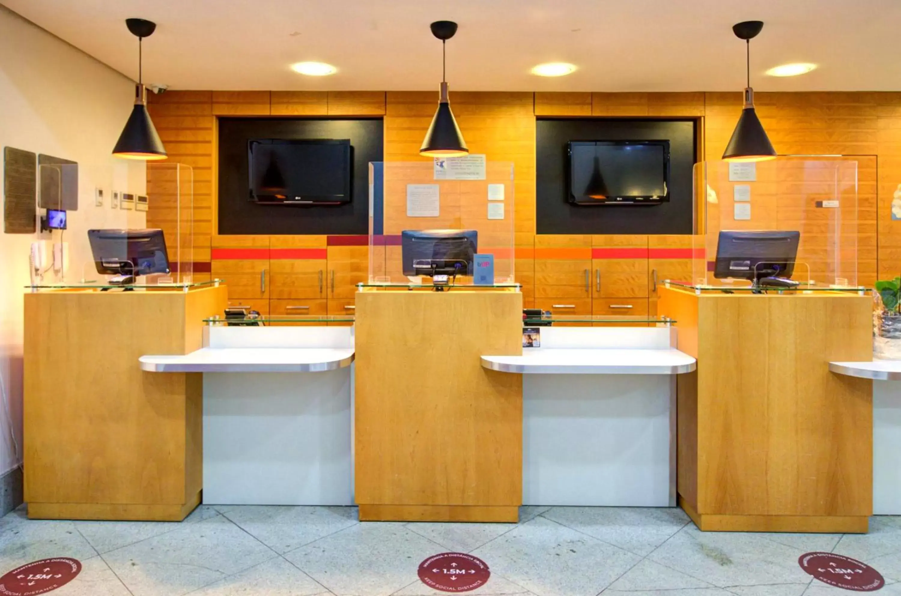 Lobby or reception, Kitchen/Kitchenette in ibis Vitoria Praia de Camburi
