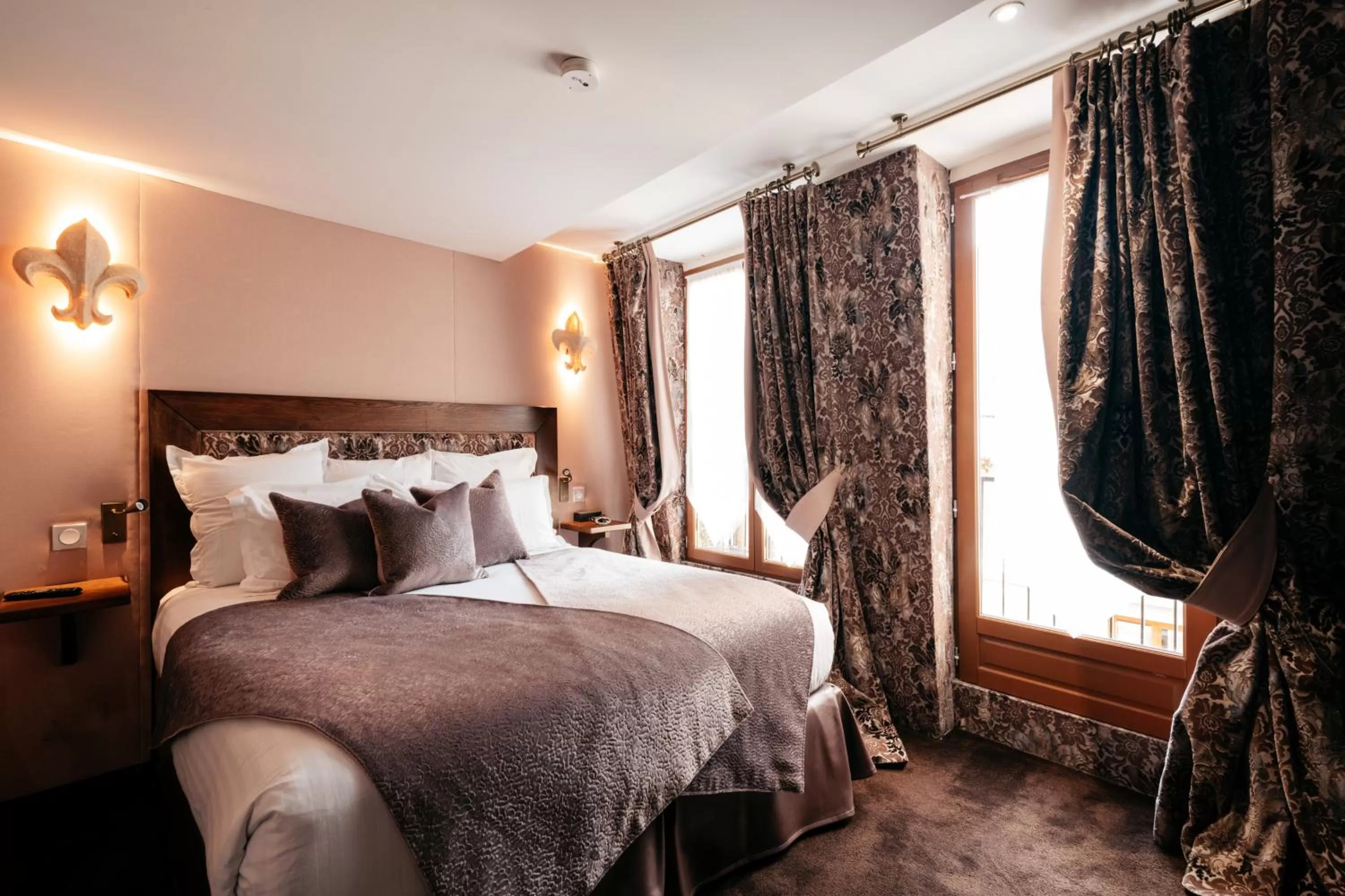 Bedroom, Bed in Le Temple De Jeanne