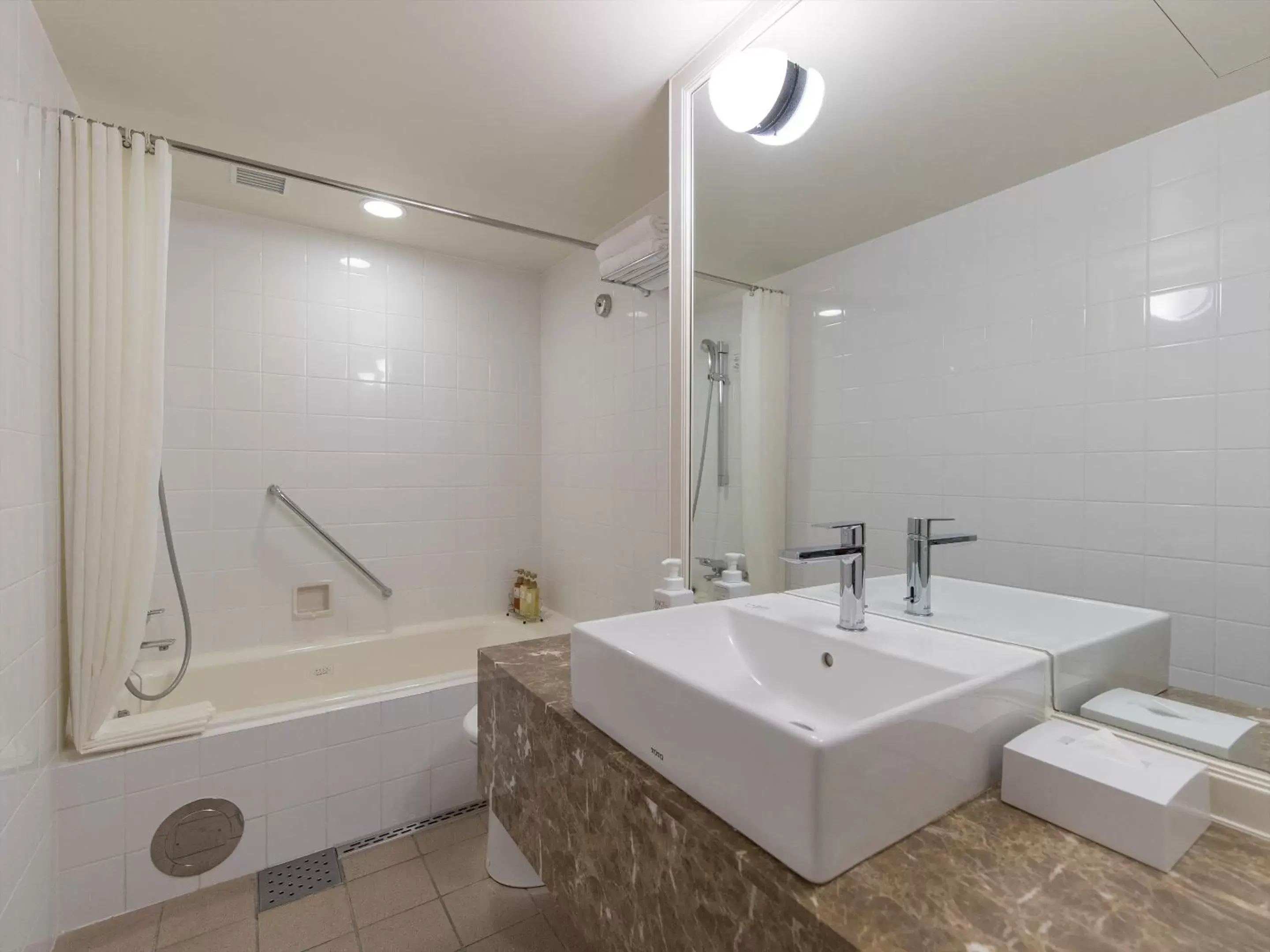 Shower, Bathroom in JR Kyushu Hotel Blossom Fukuoka