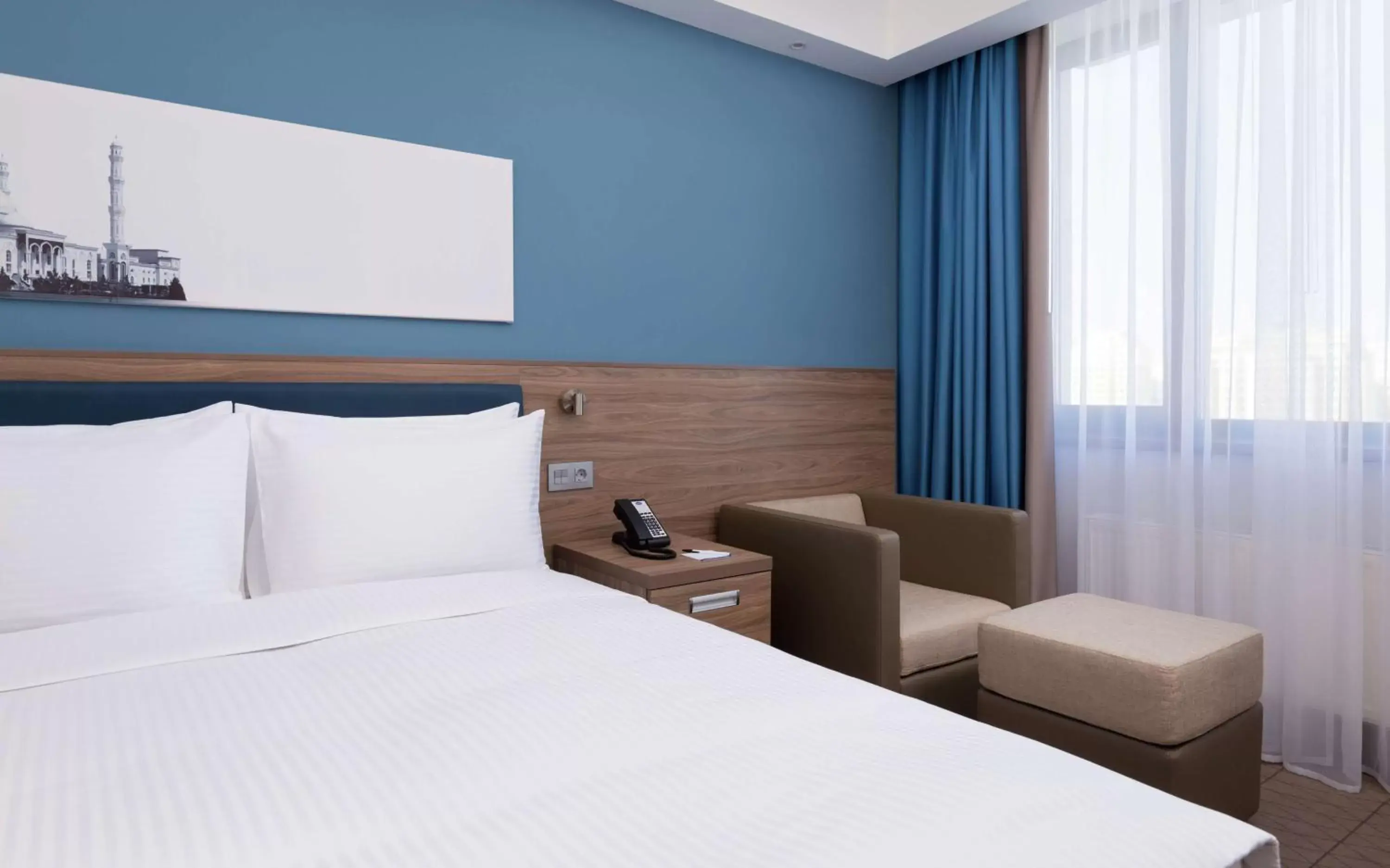 Bed in Hampton By Hilton Astana Triumphal Arch